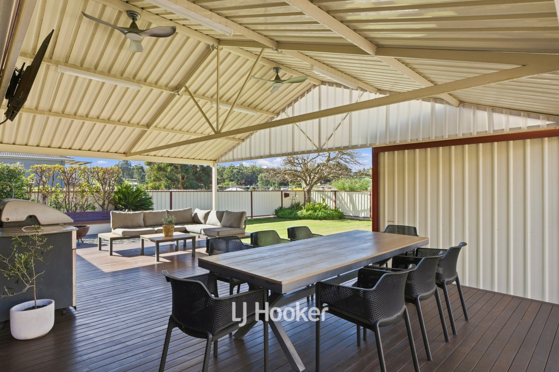86 Swanstone Street — photo 9 of 30