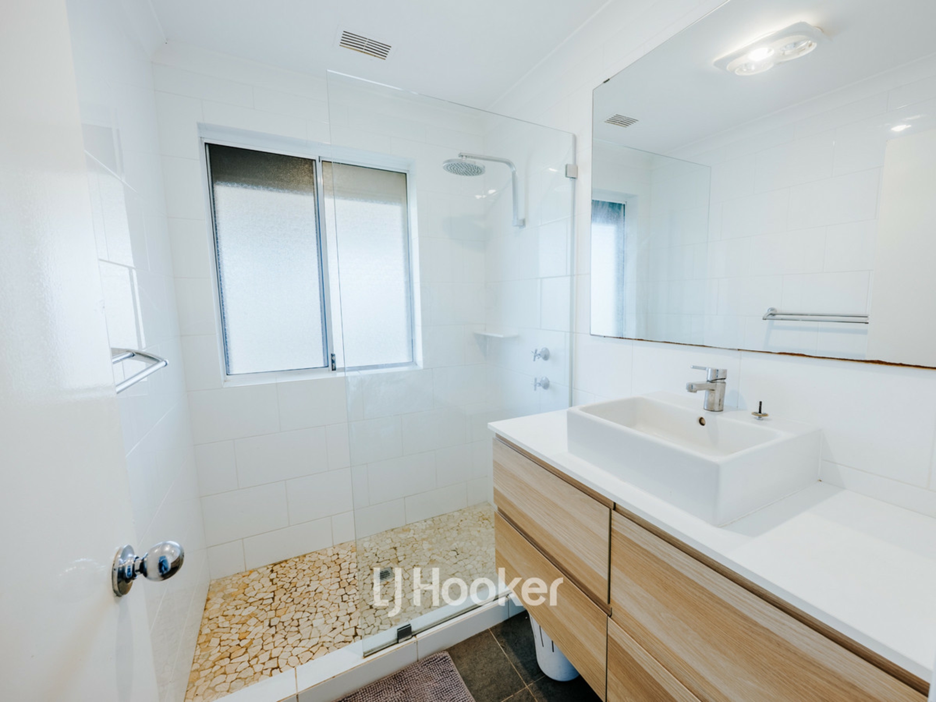 16 Willmott Street — photo 9 of 16