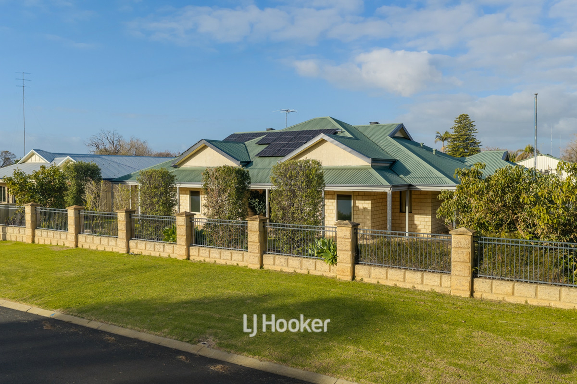 7 Guthrie Street — photo from LJ Hooker Property South West WA