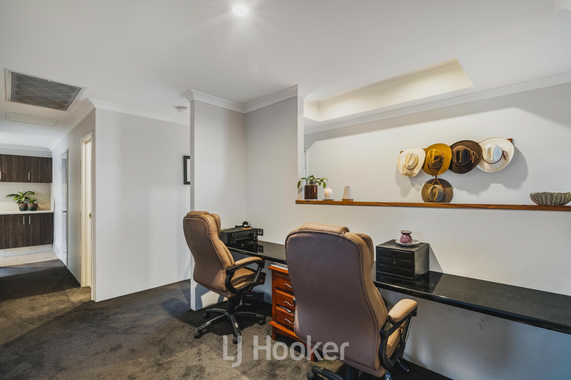 7 Cabot Close — photo 18 of 26