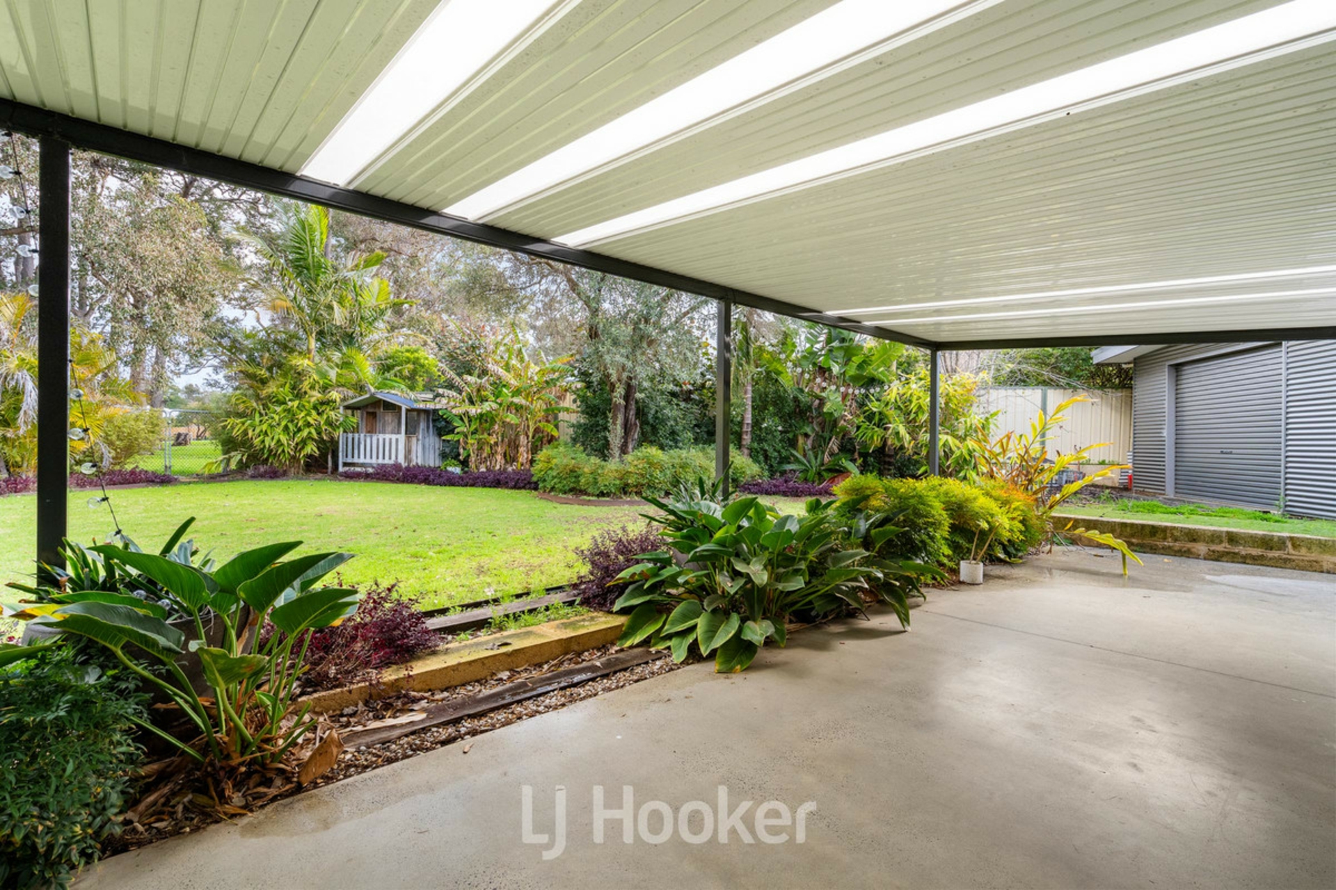 16 Woodynook Court — photo 3 of 24