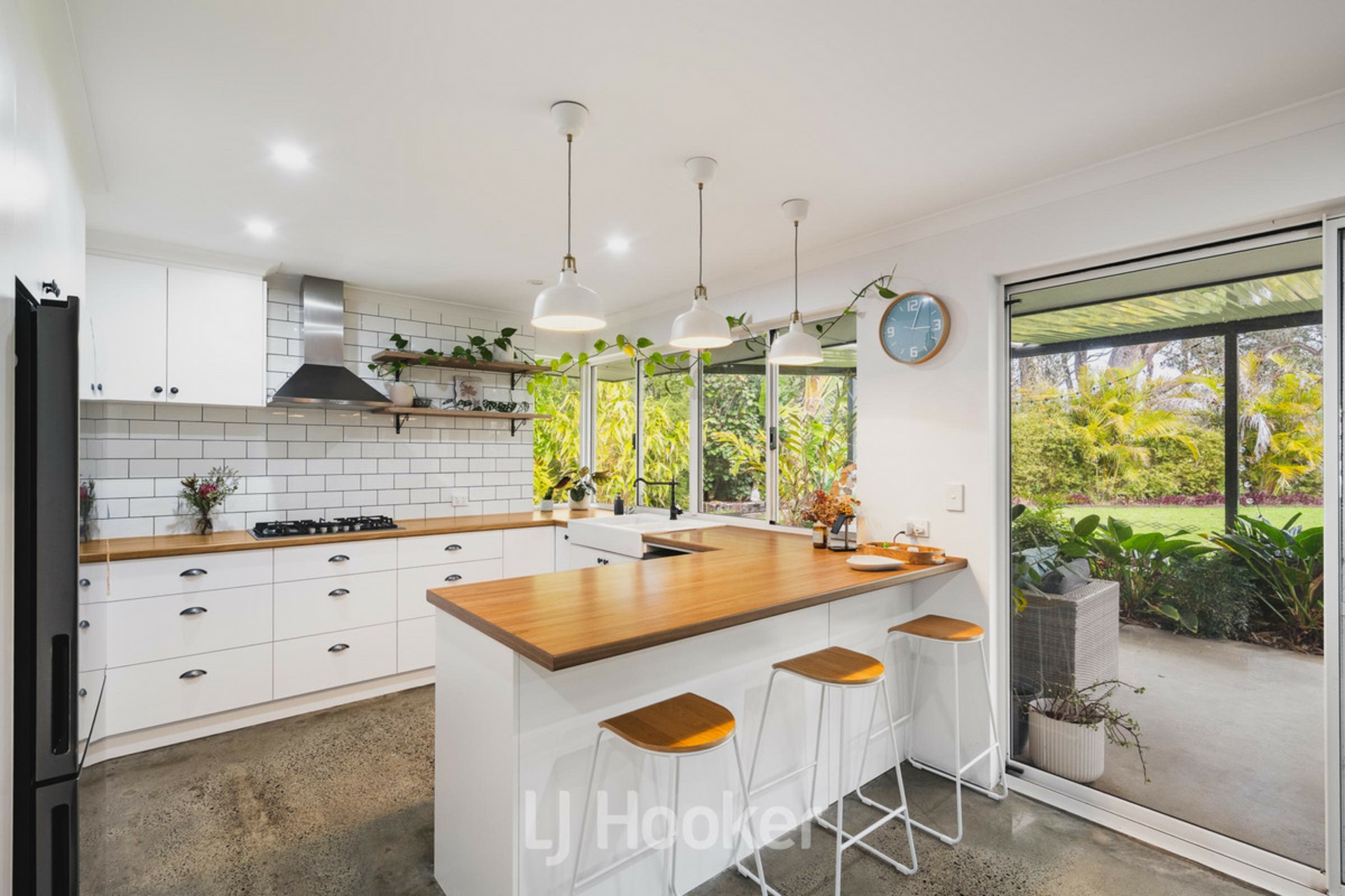 16 Woodynook Court — photo 4 of 24