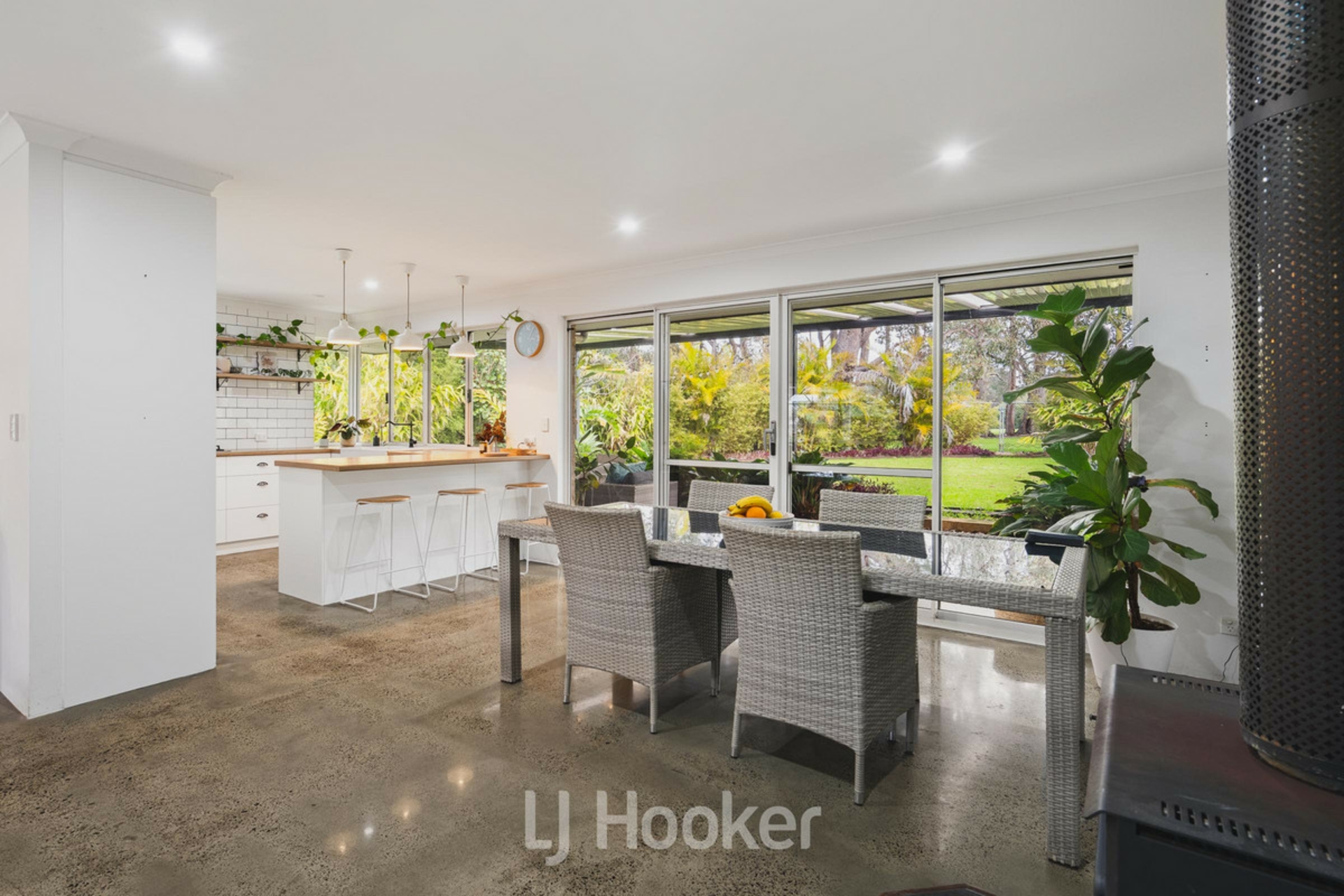 16 Woodynook Court — photo 8 of 24