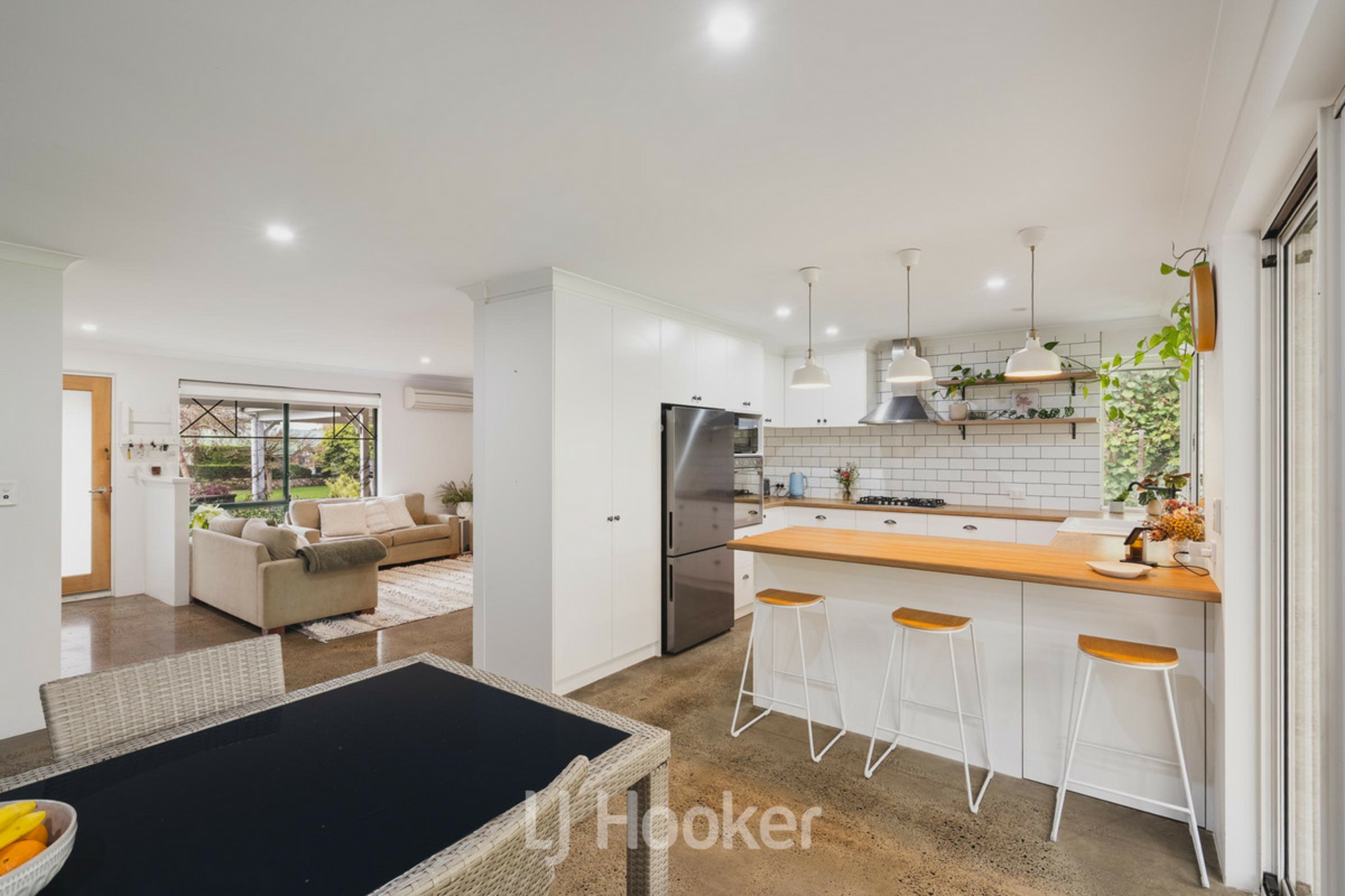 16 Woodynook Court — photo 9 of 24