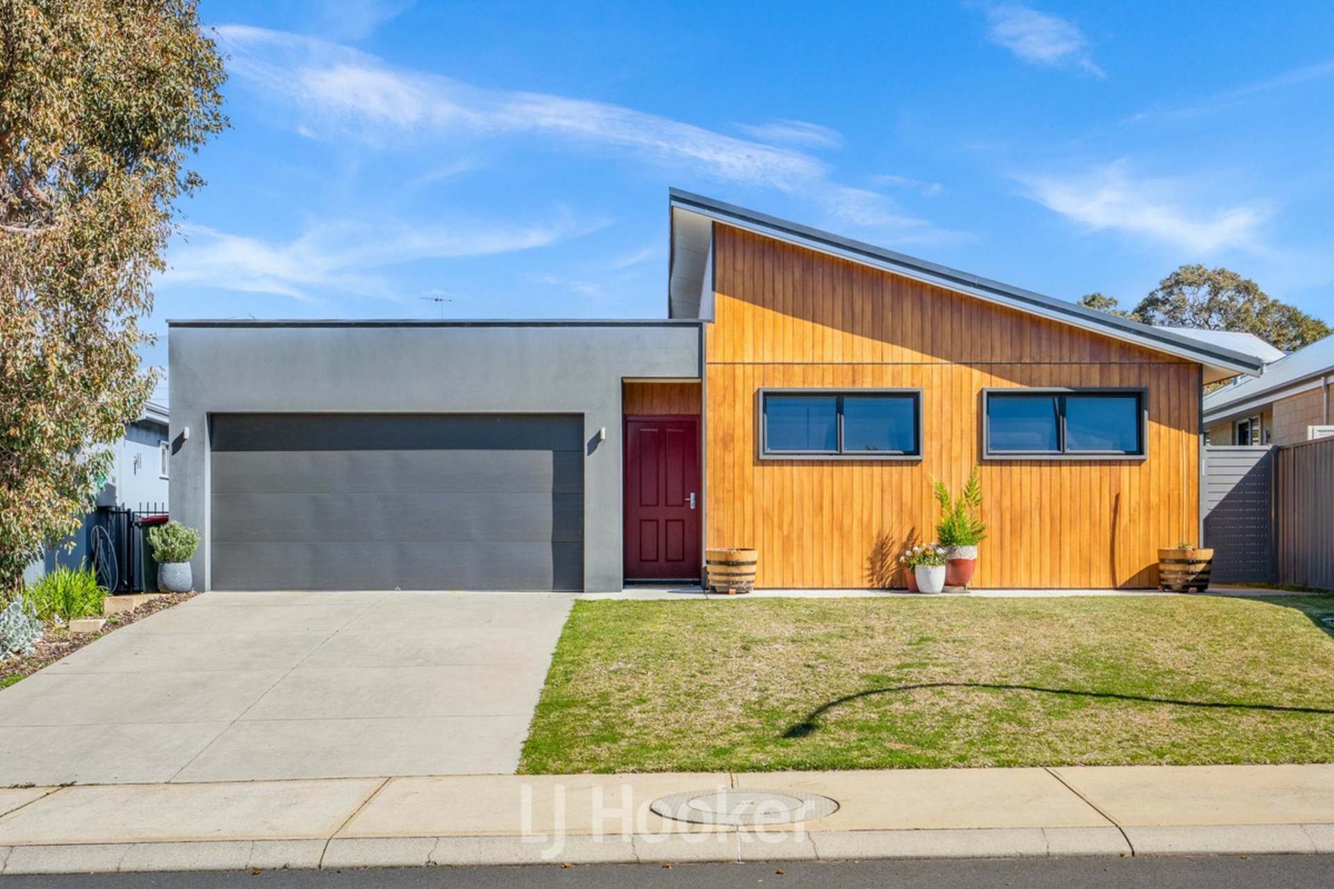 42 Martingale Drive — photo 2 of 25