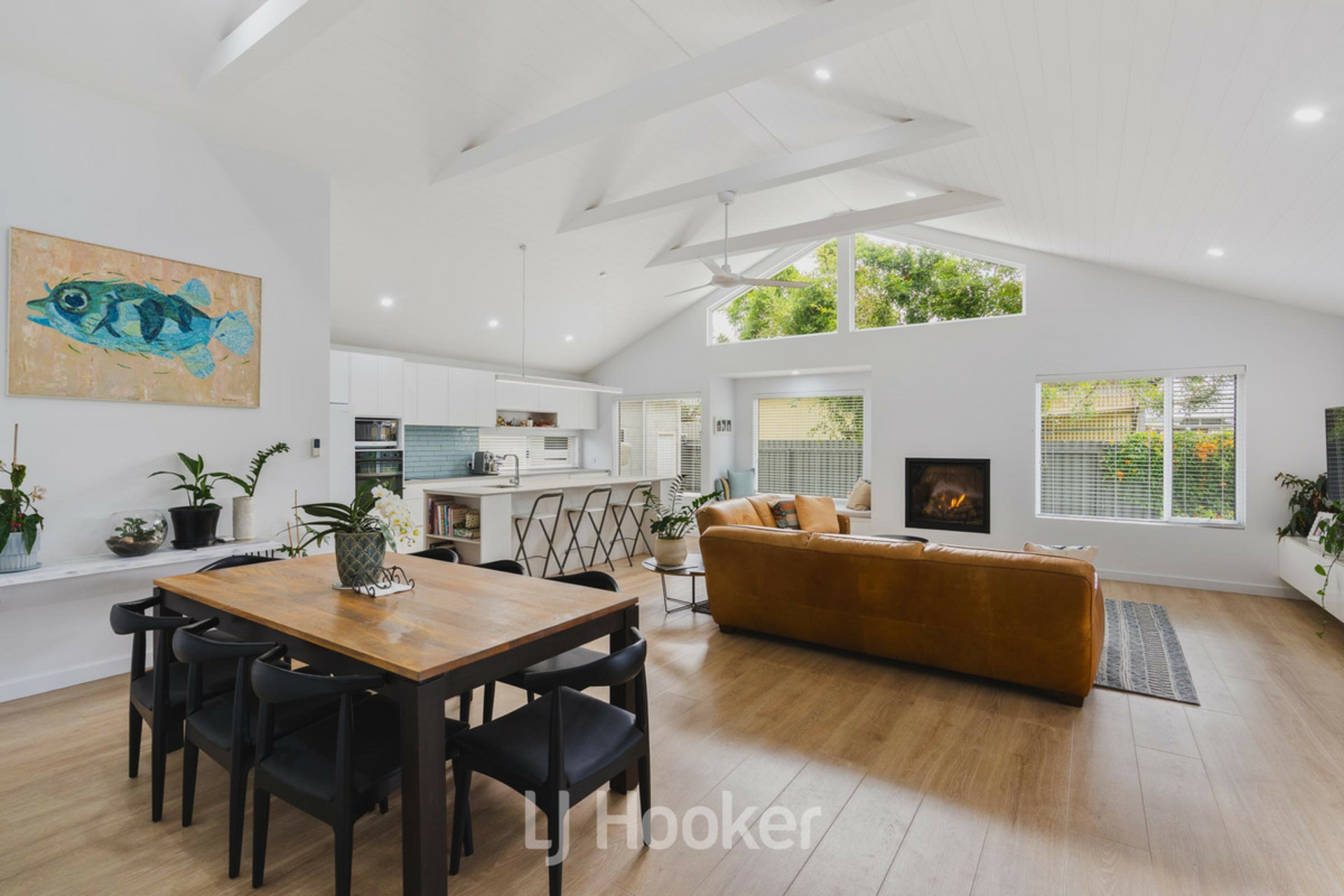 7 Sutton Way — photo from LJ Hooker Property South West WA