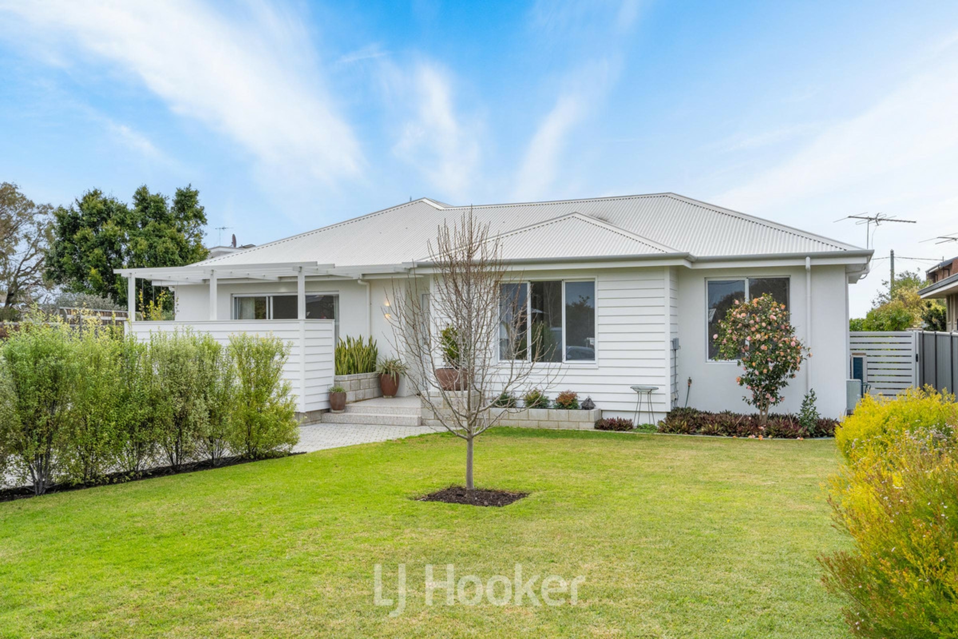7 Sutton Way — photo 2 of 30