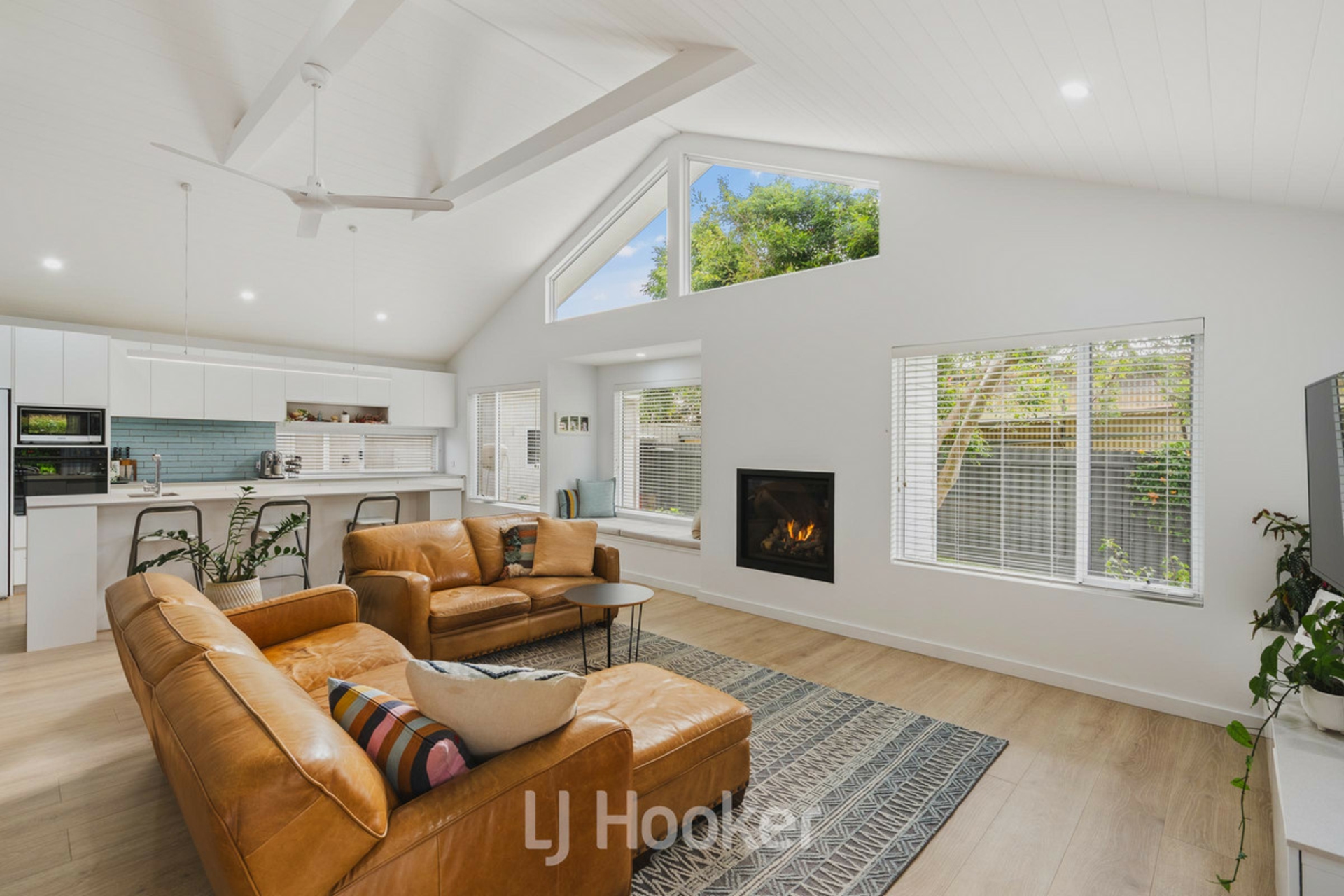 7 Sutton Way — photo 4 of 30