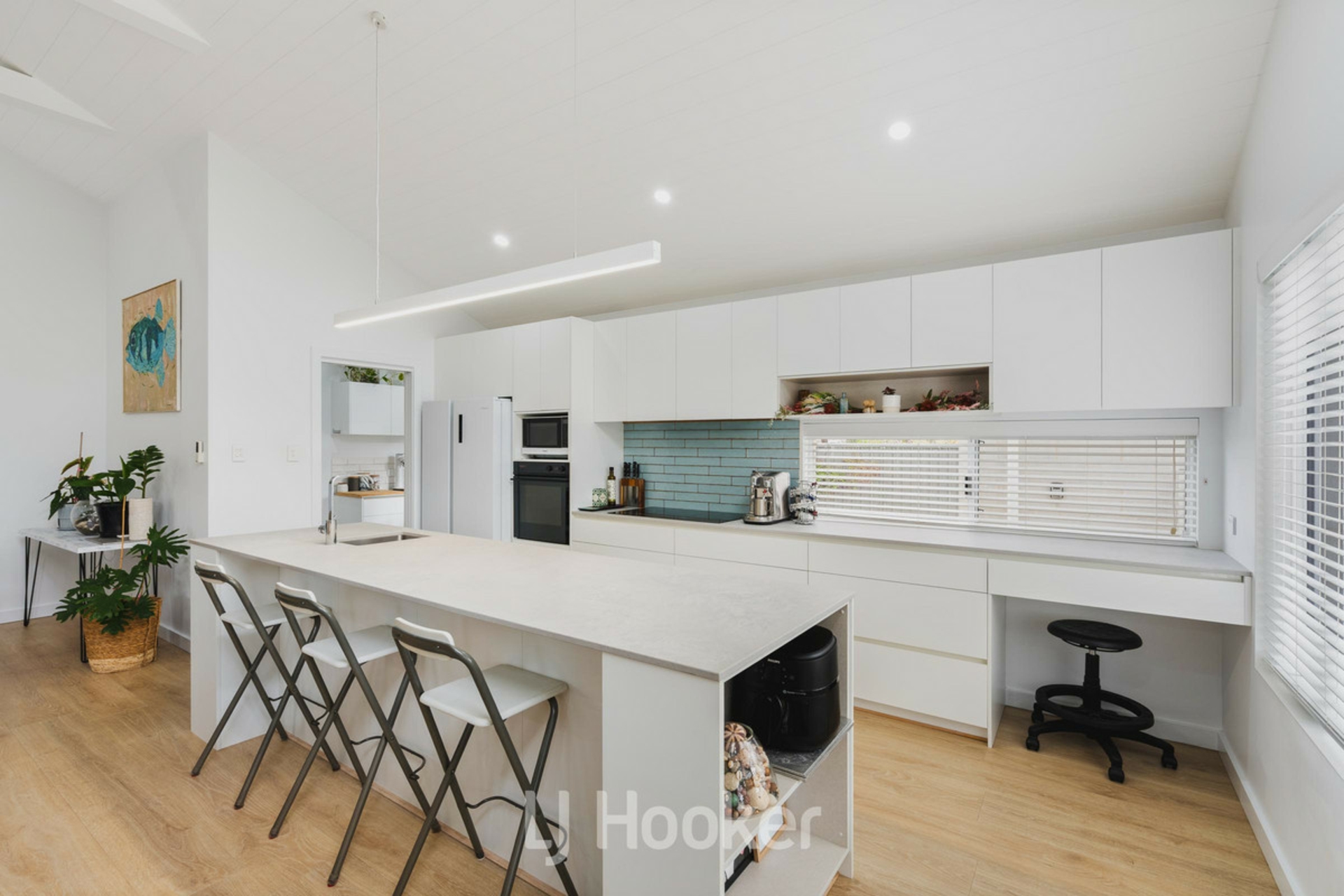 7 Sutton Way — photo 6 of 30
