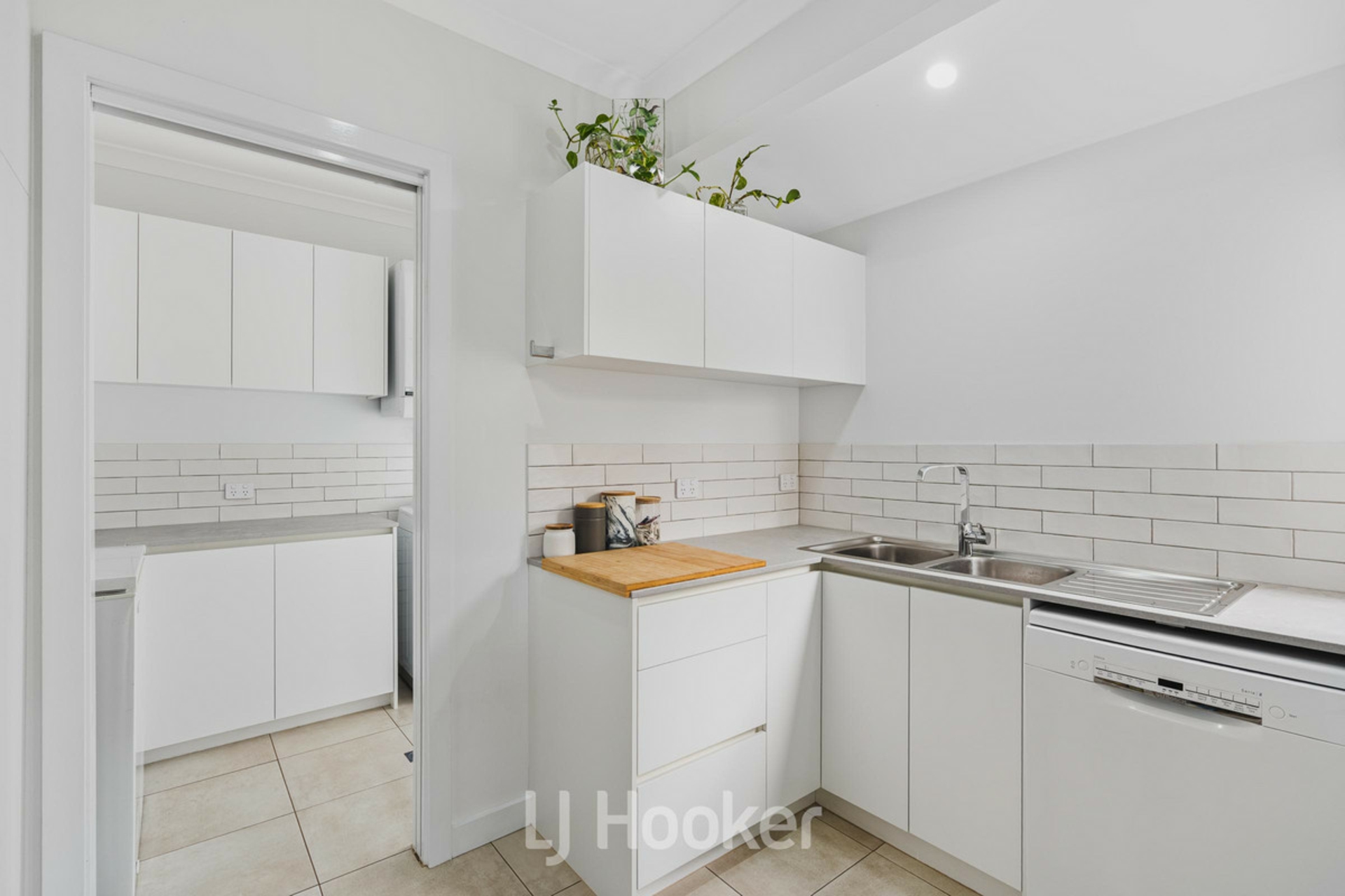 7 Sutton Way — photo 7 of 30