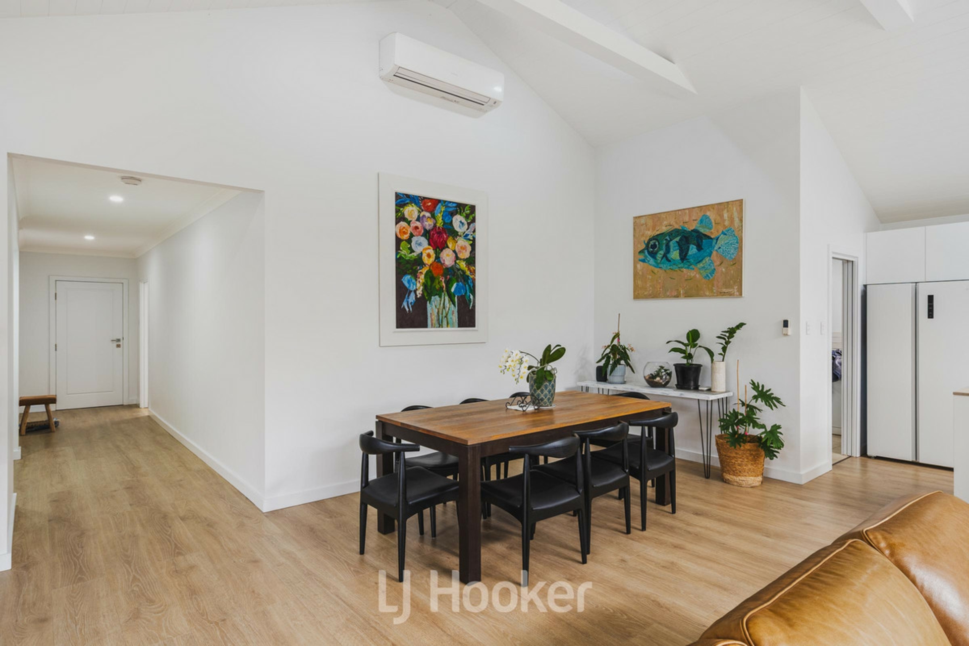 7 Sutton Way — photo 8 of 30