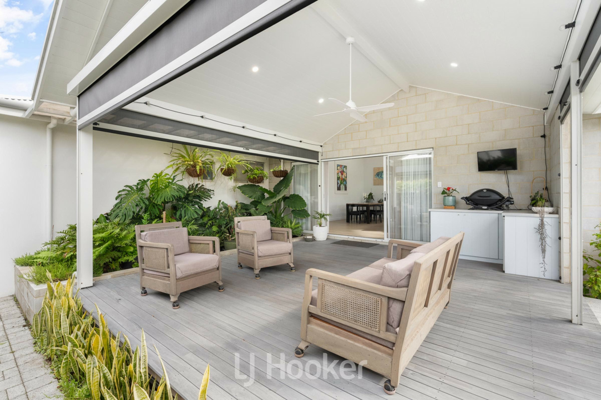 7 Sutton Way — photo 11 of 30