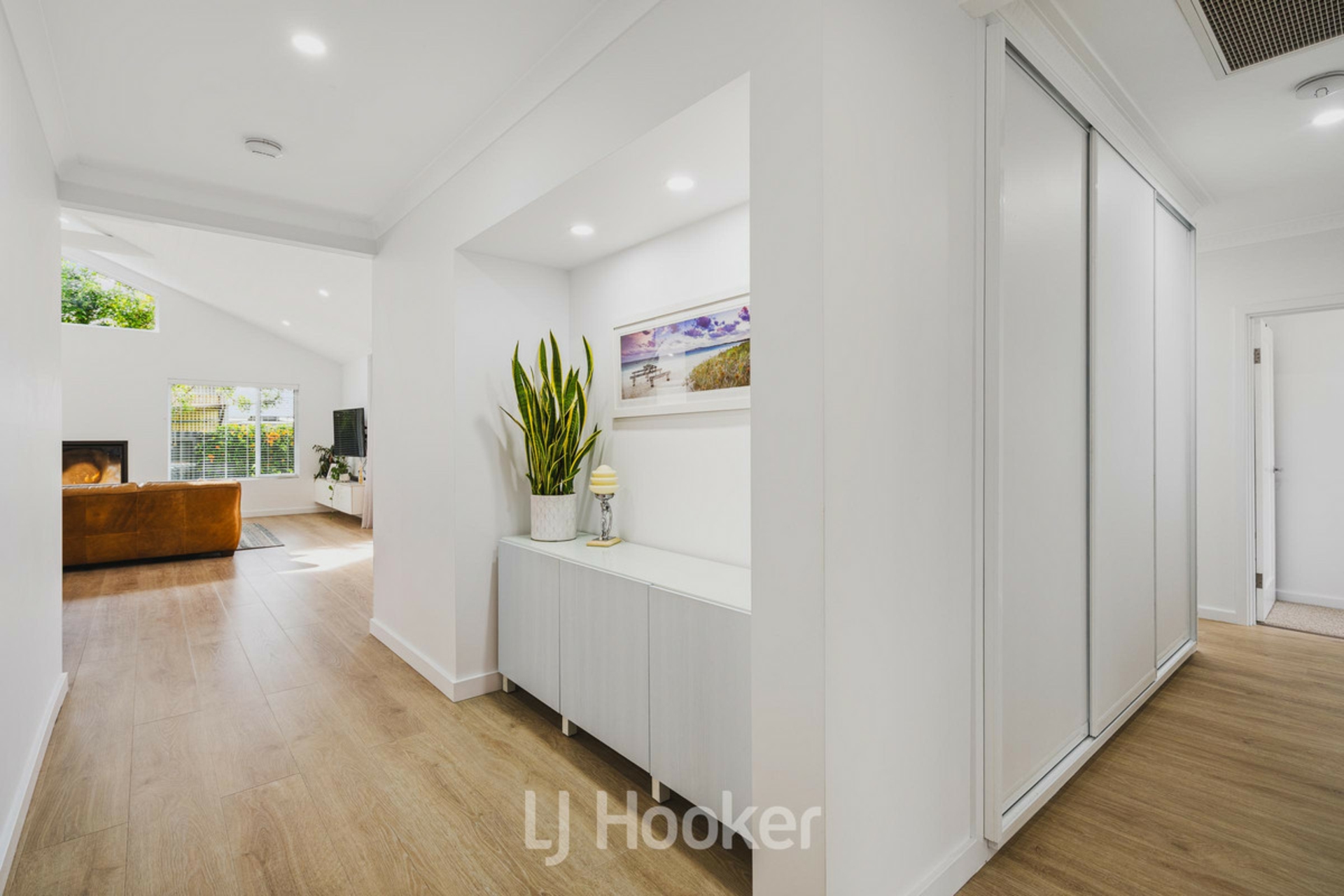7 Sutton Way — photo 12 of 30