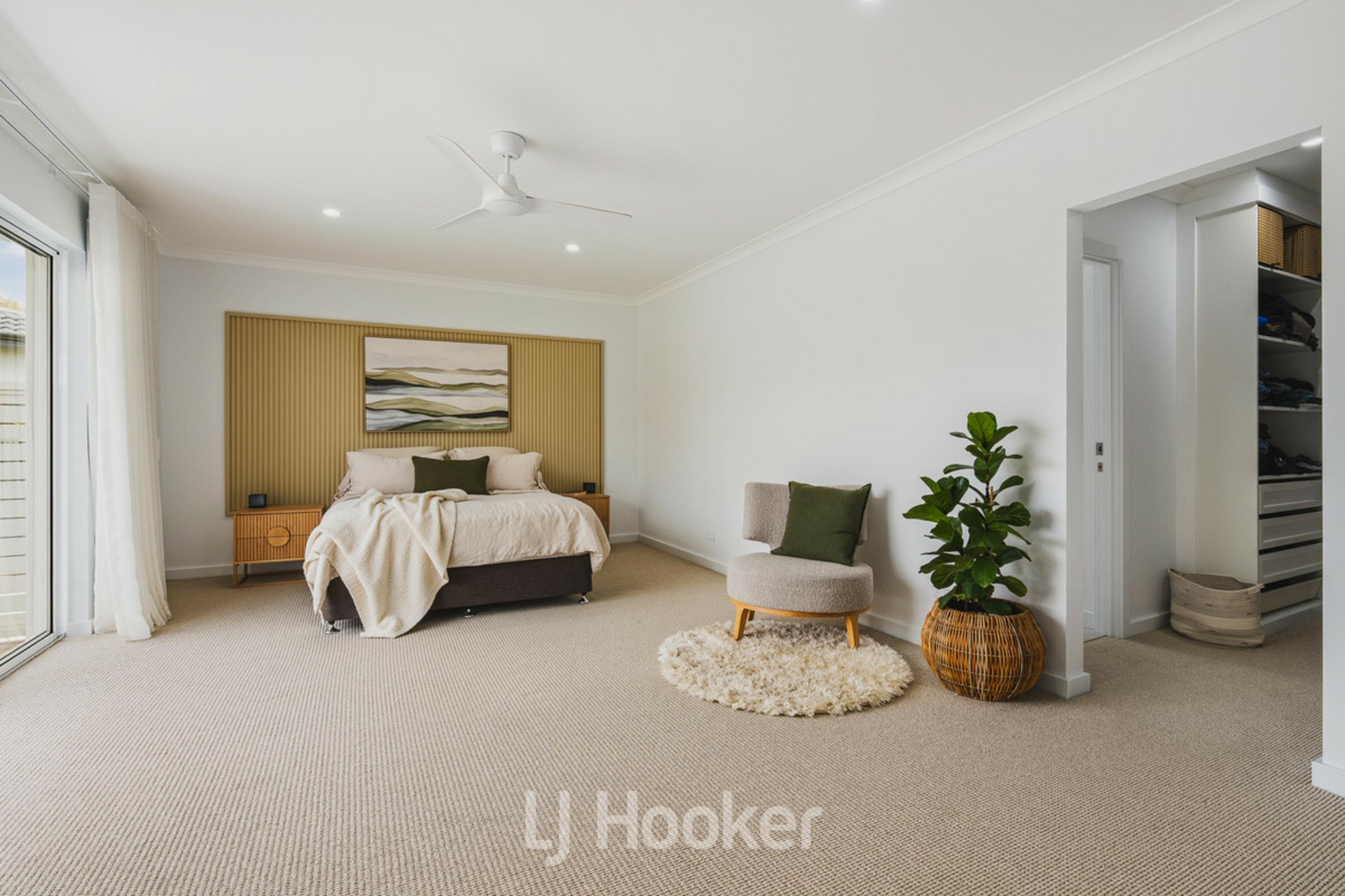 7 Sutton Way — photo 13 of 30