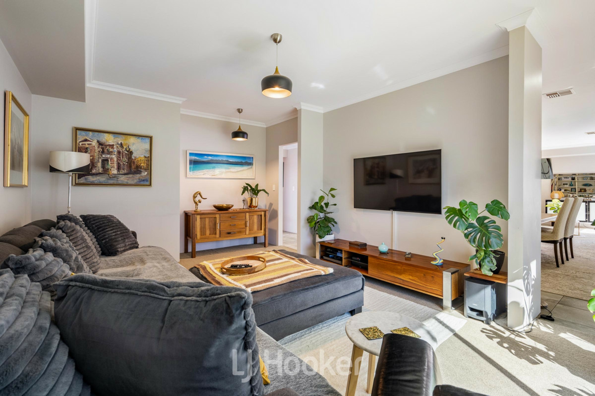 16 Pinehurst Crescent — photo 9 of 24