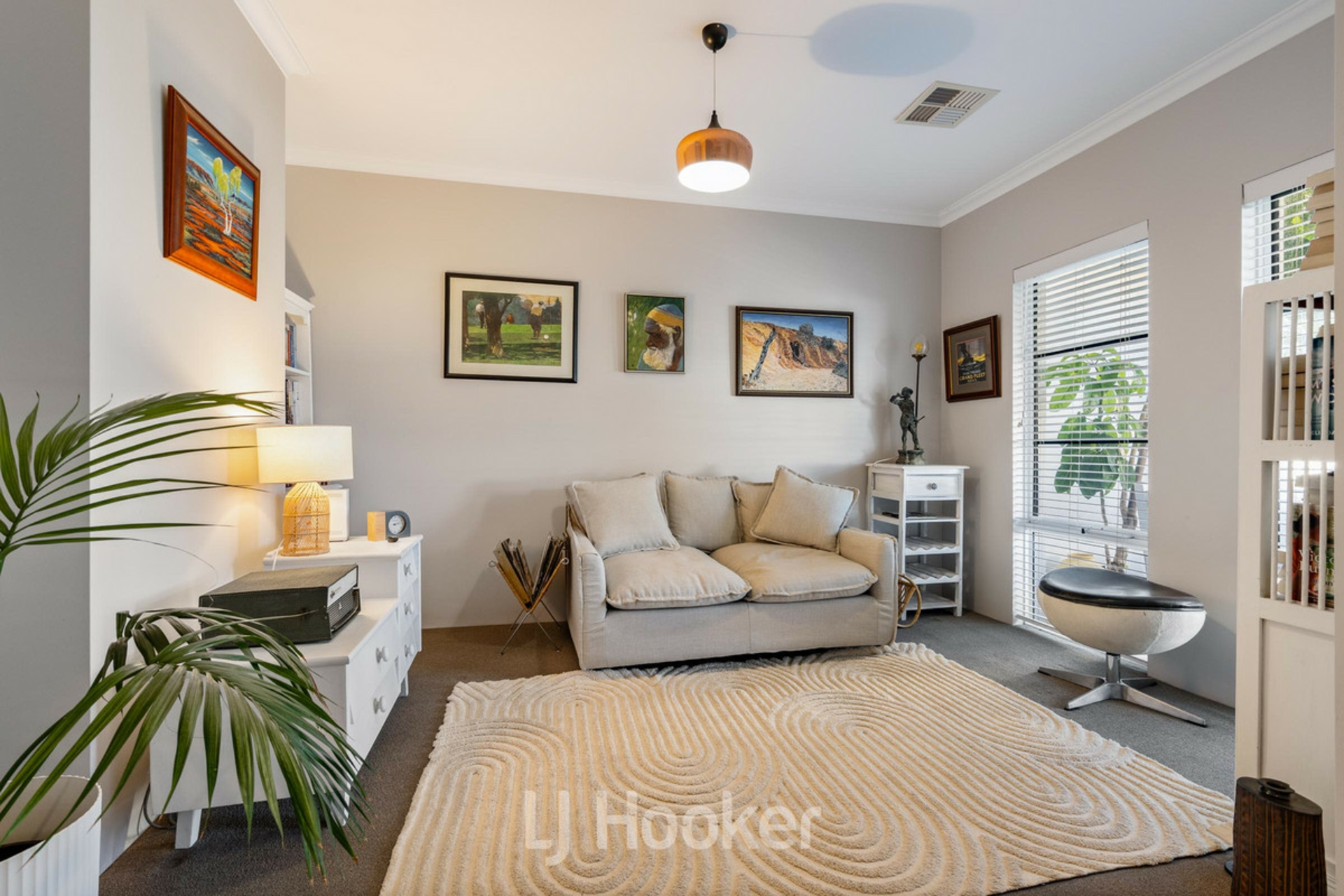 16 Pinehurst Crescent — photo 10 of 24