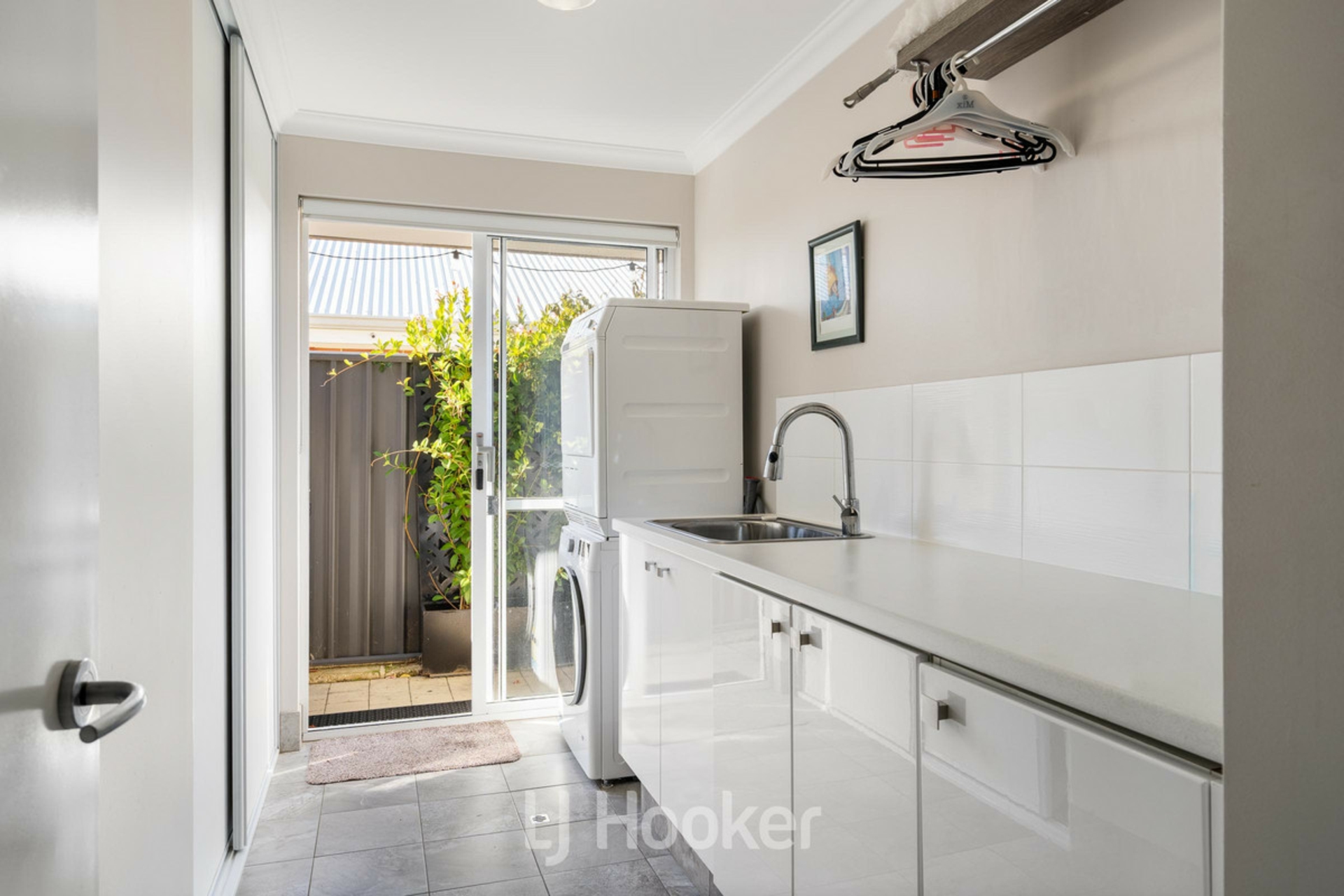 16 Pinehurst Crescent — photo 17 of 24