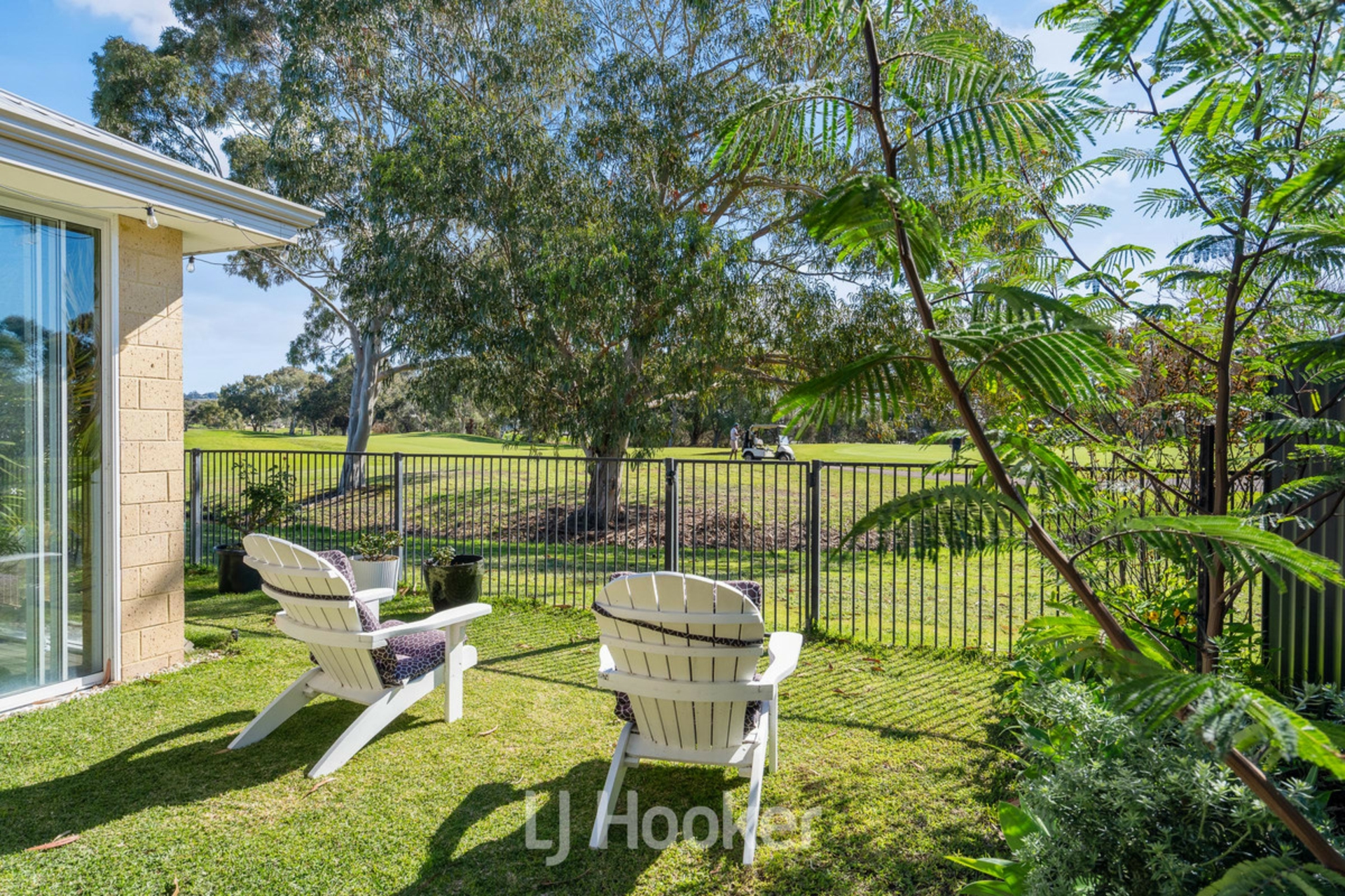 16 Pinehurst Crescent — photo 19 of 24