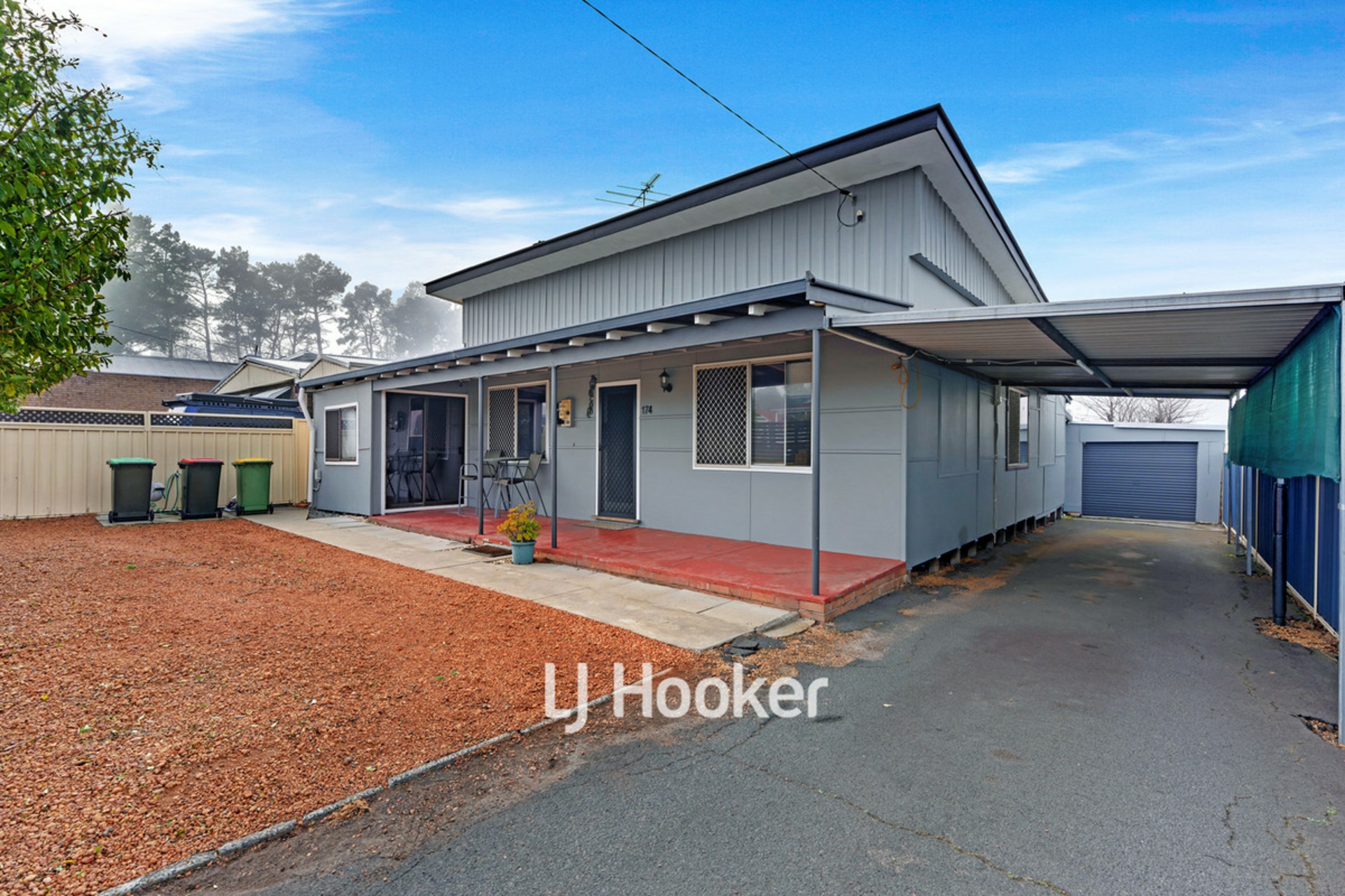 174 Steere Street North, Collie — photo 2 of 22