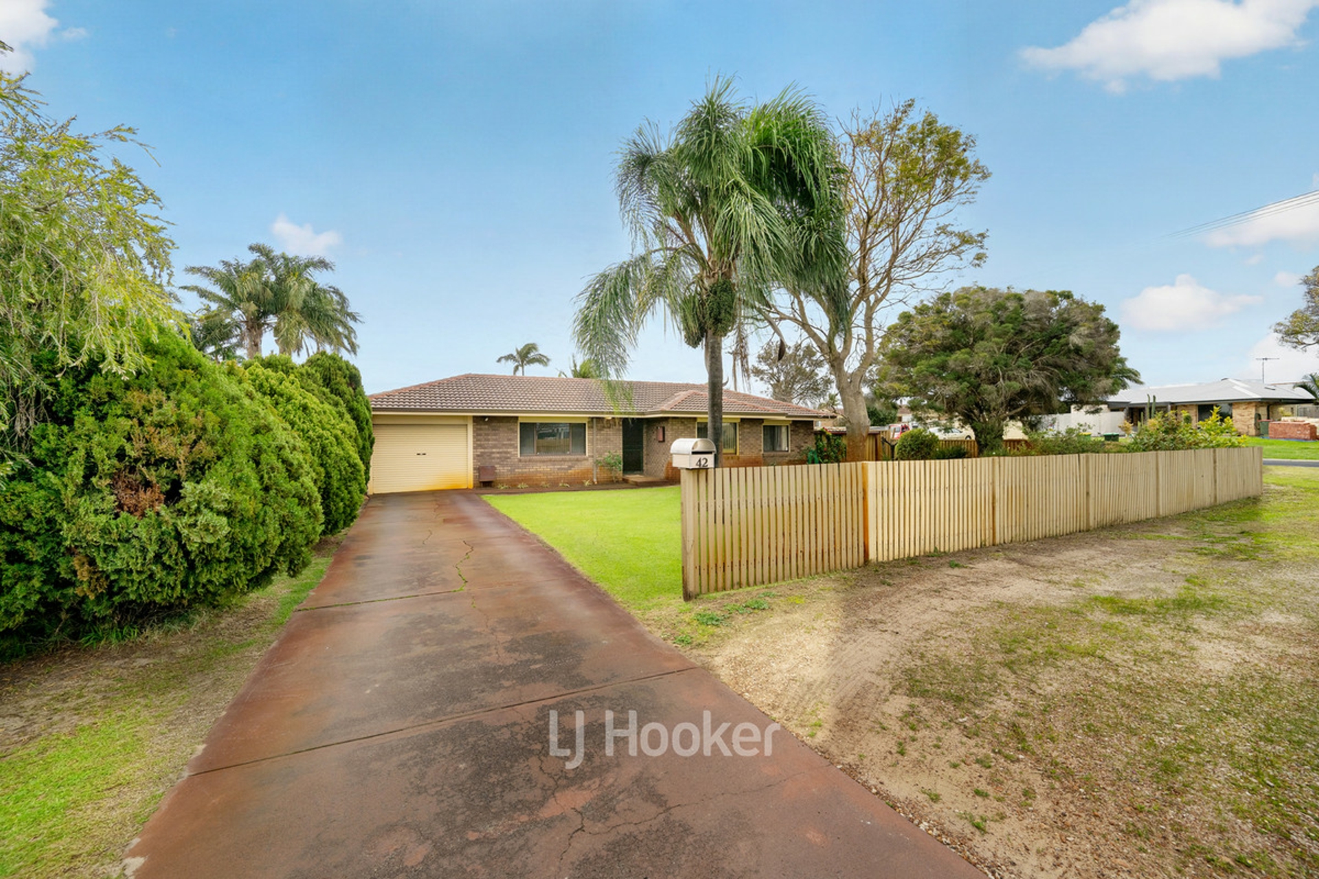 42 Lofthouse Avenue — photo 3 of 30