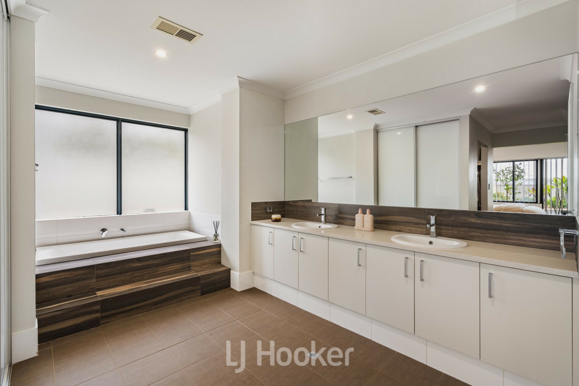 26 Plankton Street — photo 9 of 22