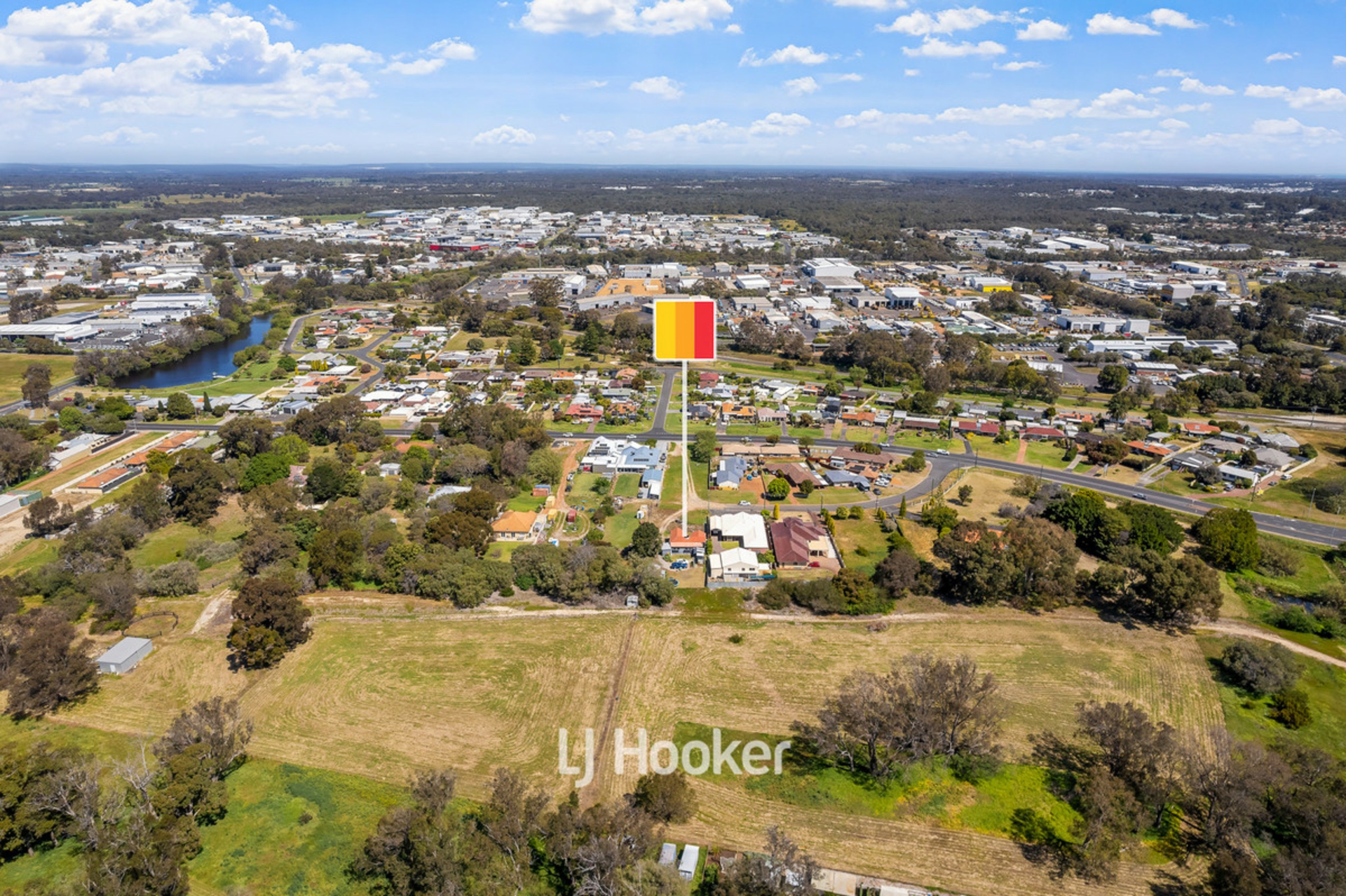 102 South Western Highway — photo 4 of 26