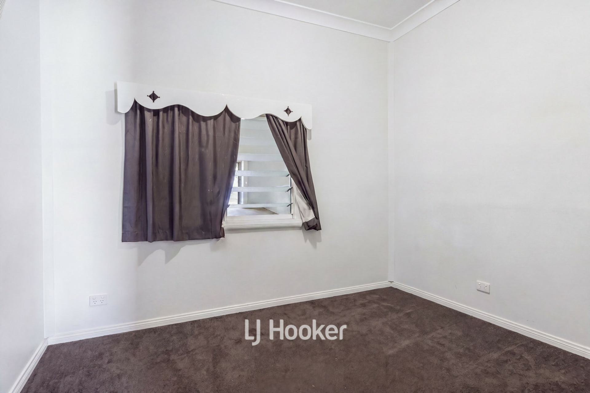 102 South Western Highway — photo 16 of 26