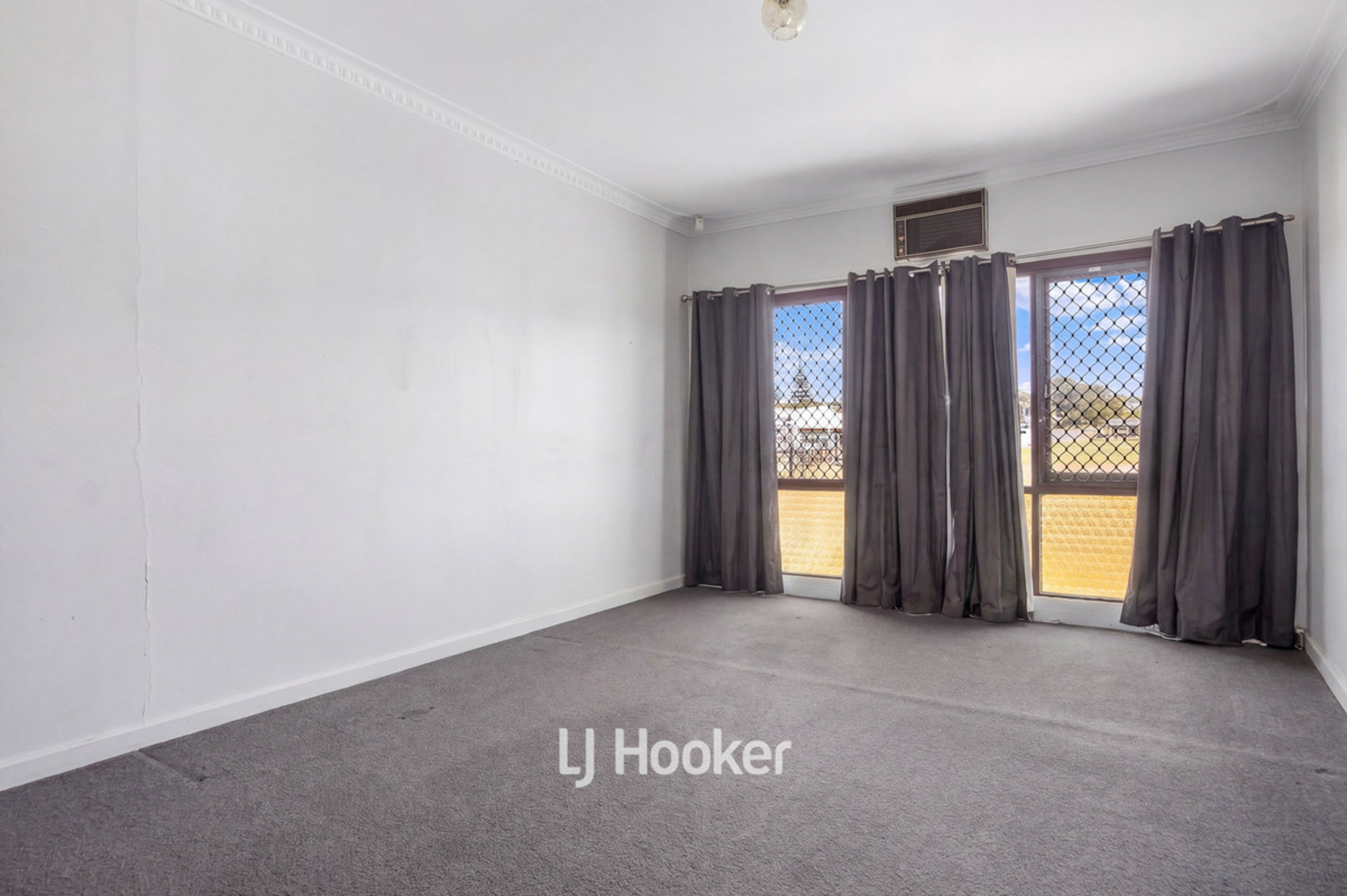 102 South Western Highway — photo 17 of 26
