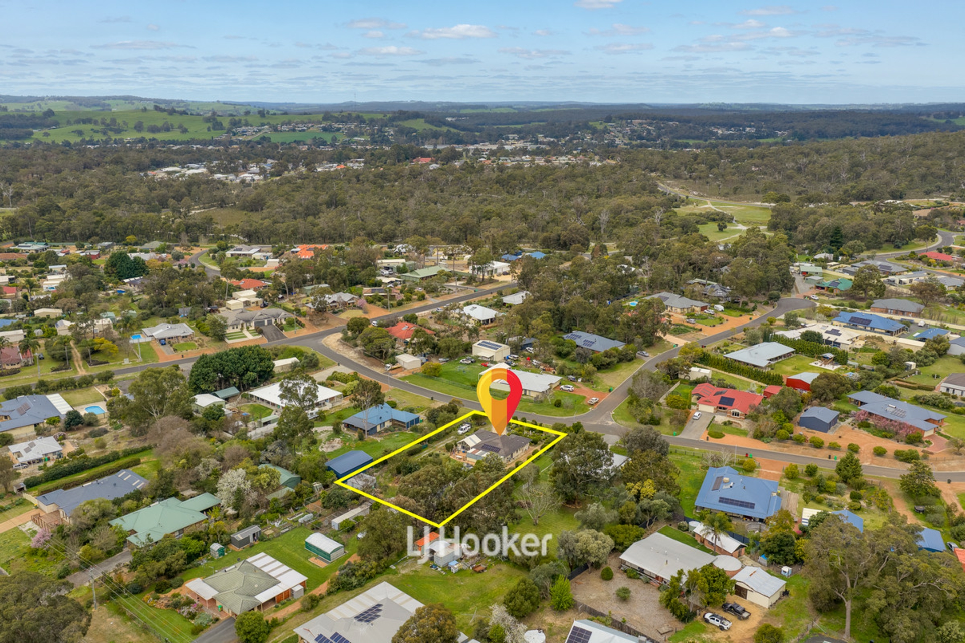 14 Salmon Gum Retreat — photo from LJ Hooker Property South West WA