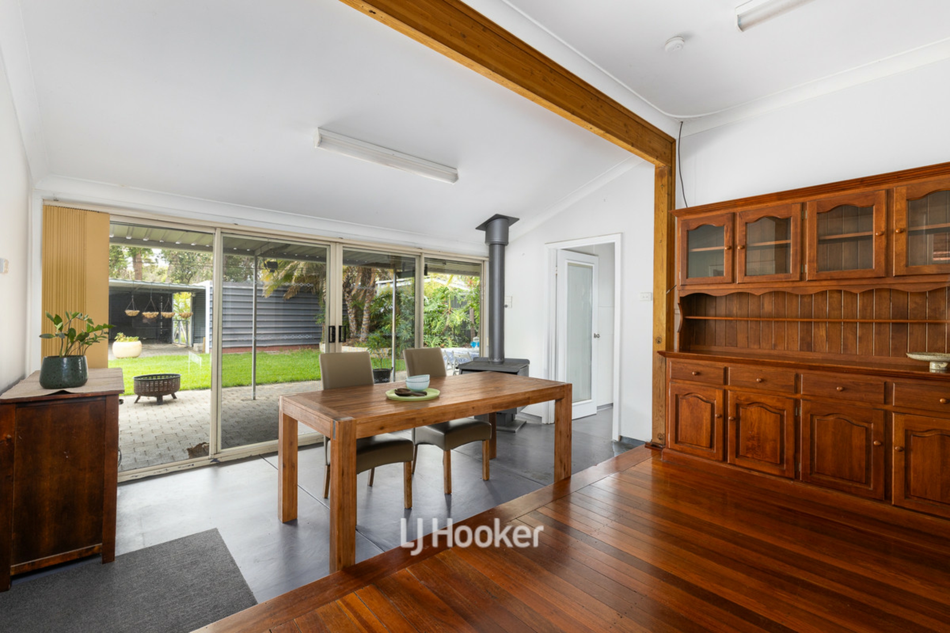 186 South Western Highway — photo 4 of 21