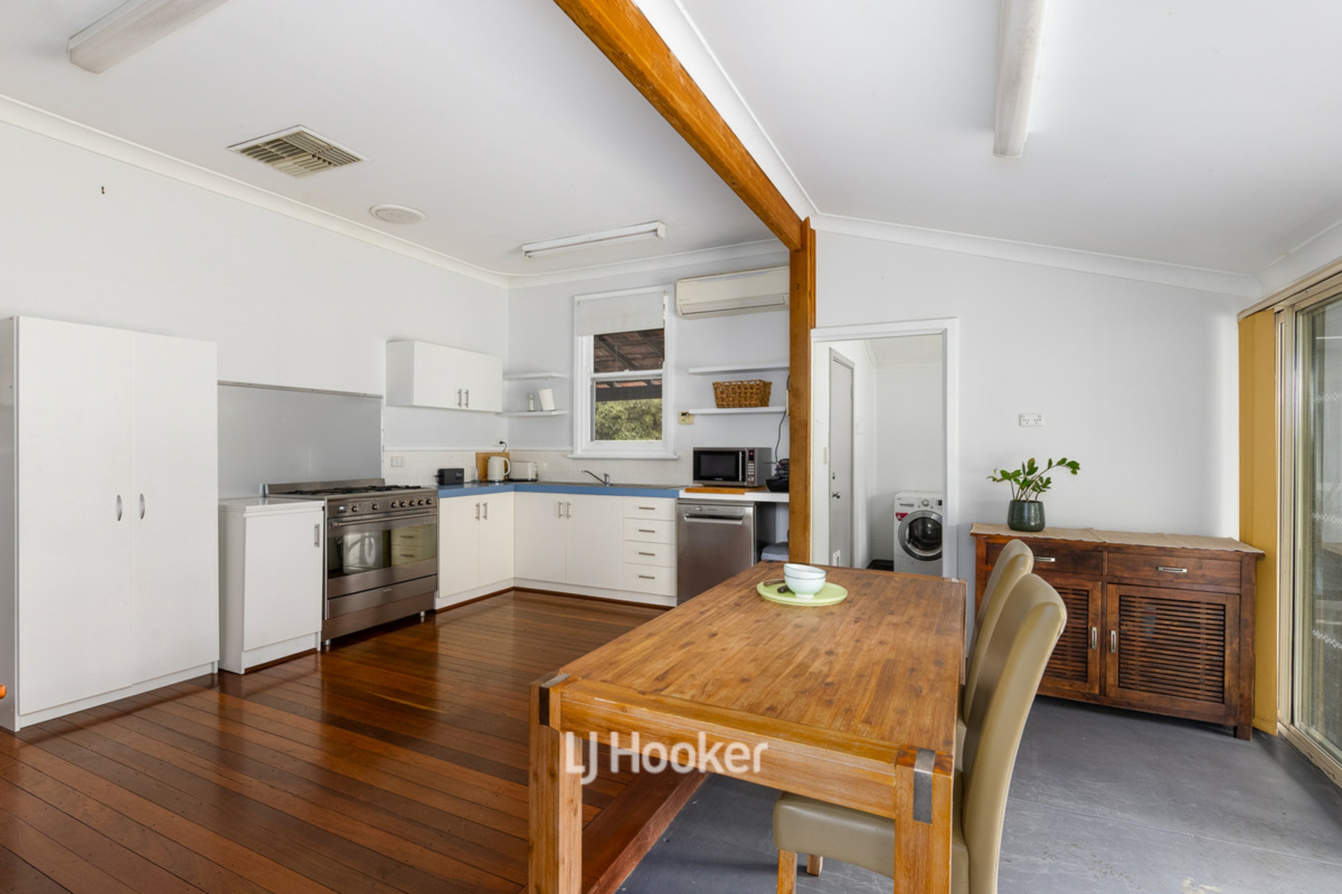 186 South Western Highway — photo 6 of 21