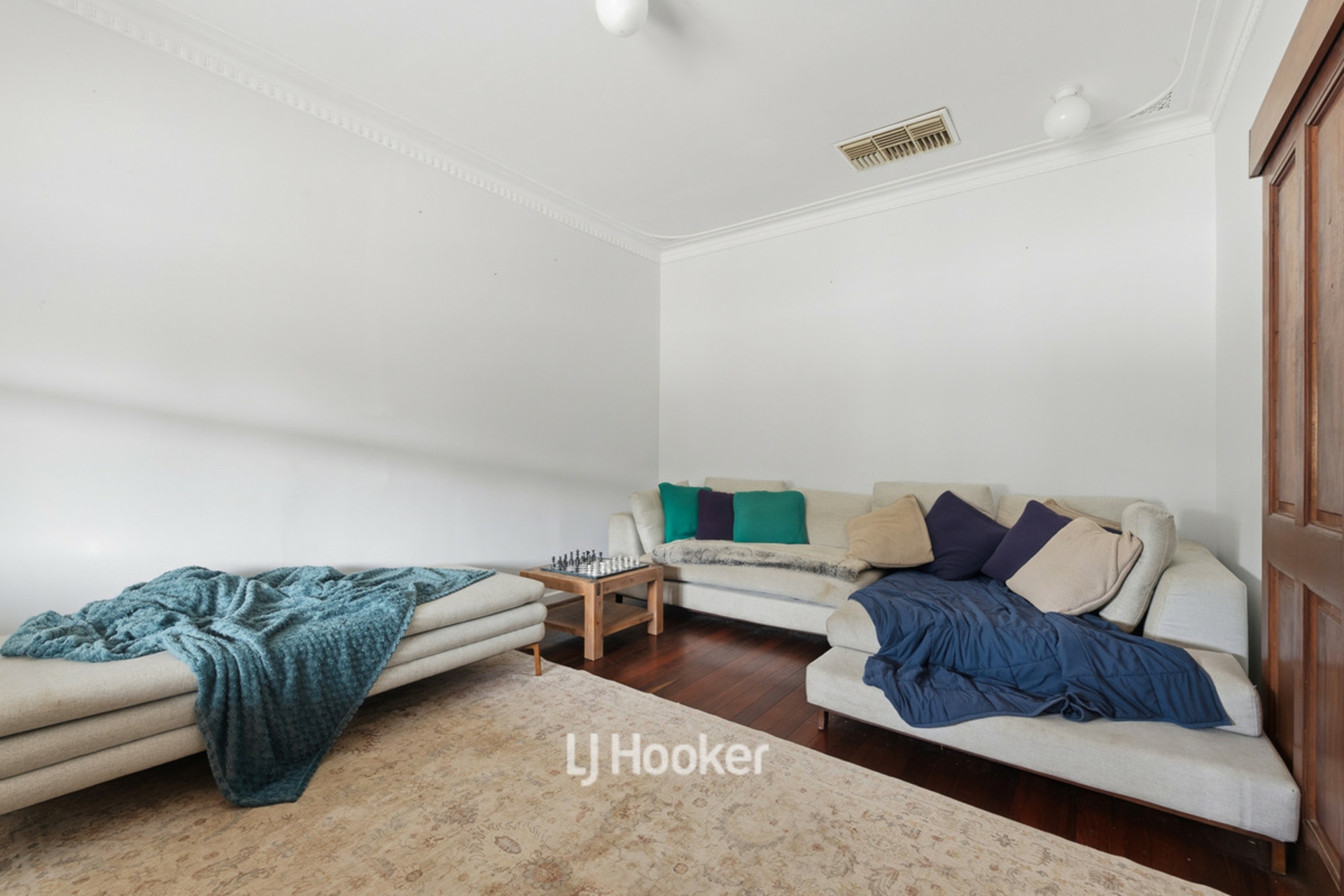 186 South Western Highway — photo 11 of 21