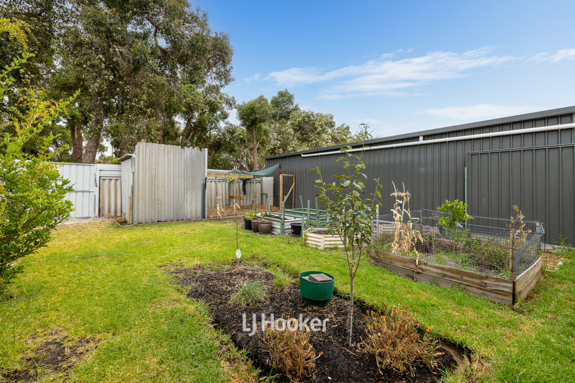 186 South Western Highway — photo 18 of 21