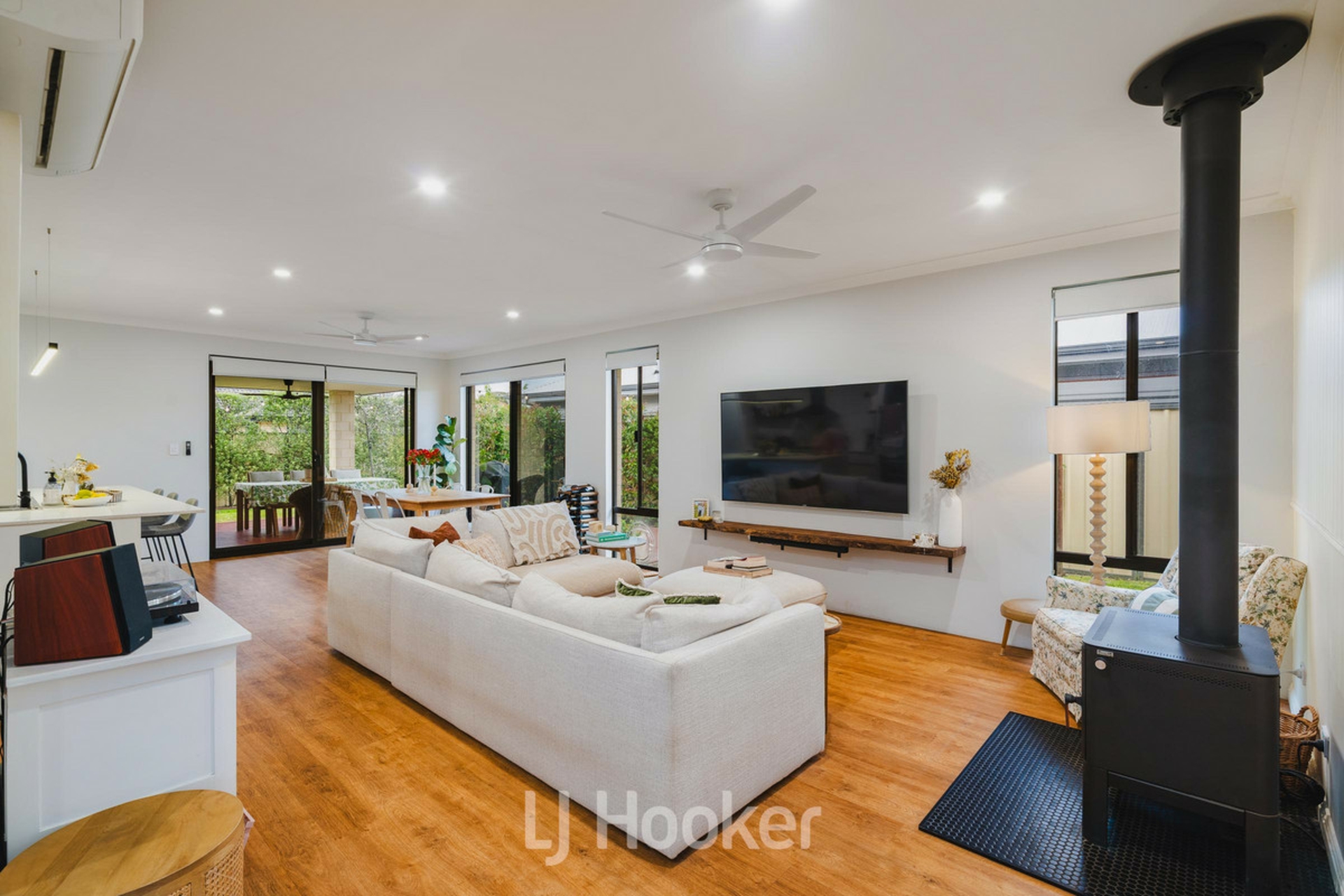 61 Higgins Drive — photo 4 of 27