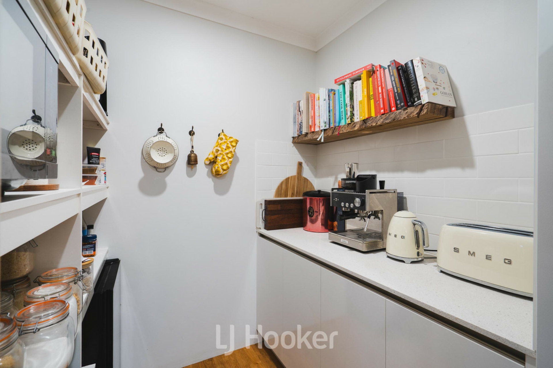 61 Higgins Drive — photo 8 of 27