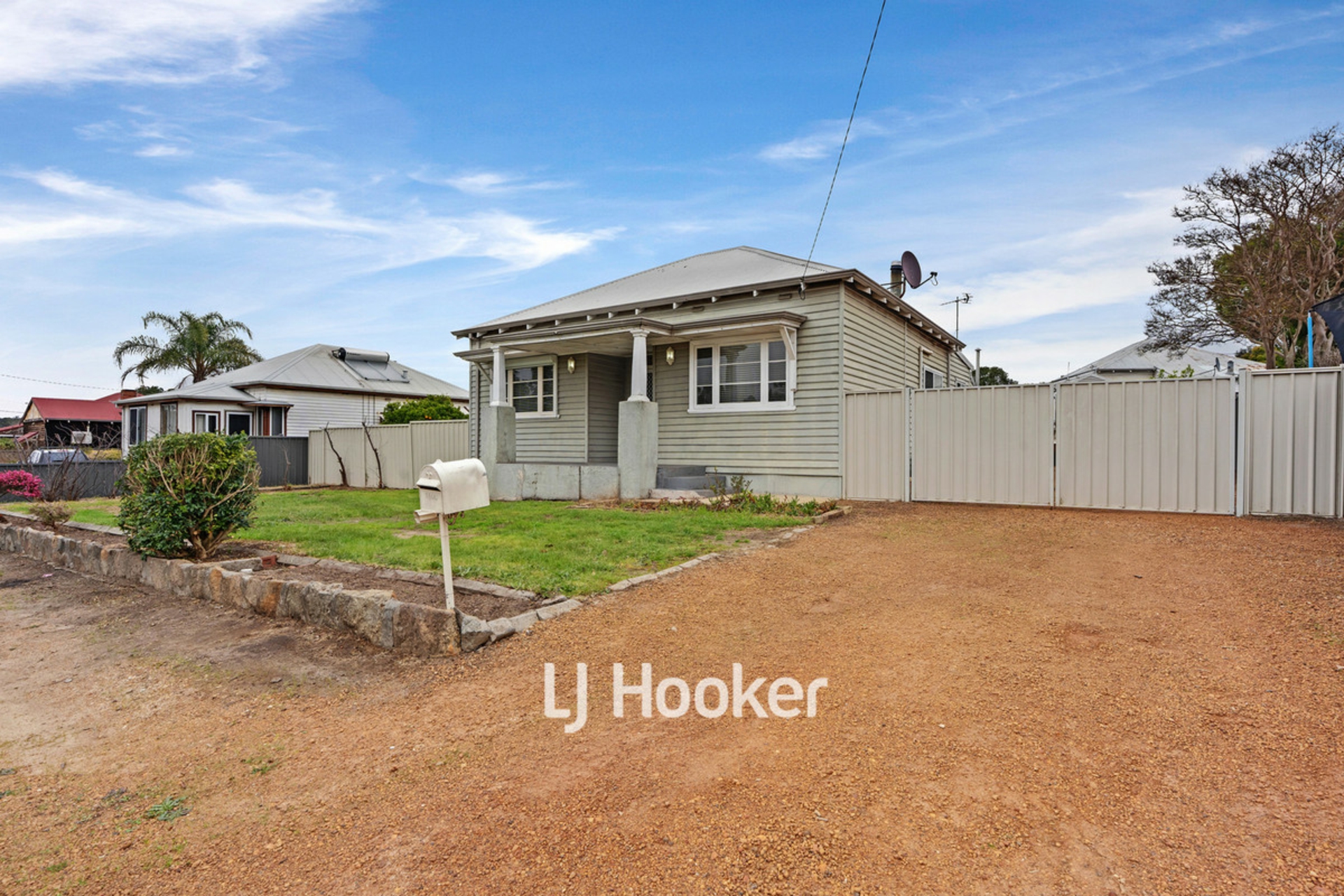 181 Steere Street North — photo from LJ Hooker Property South West WA