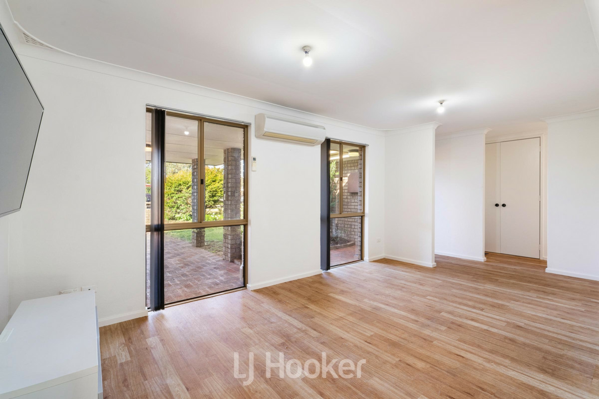 2/12 Bovell Avenue — photo 2 of 13