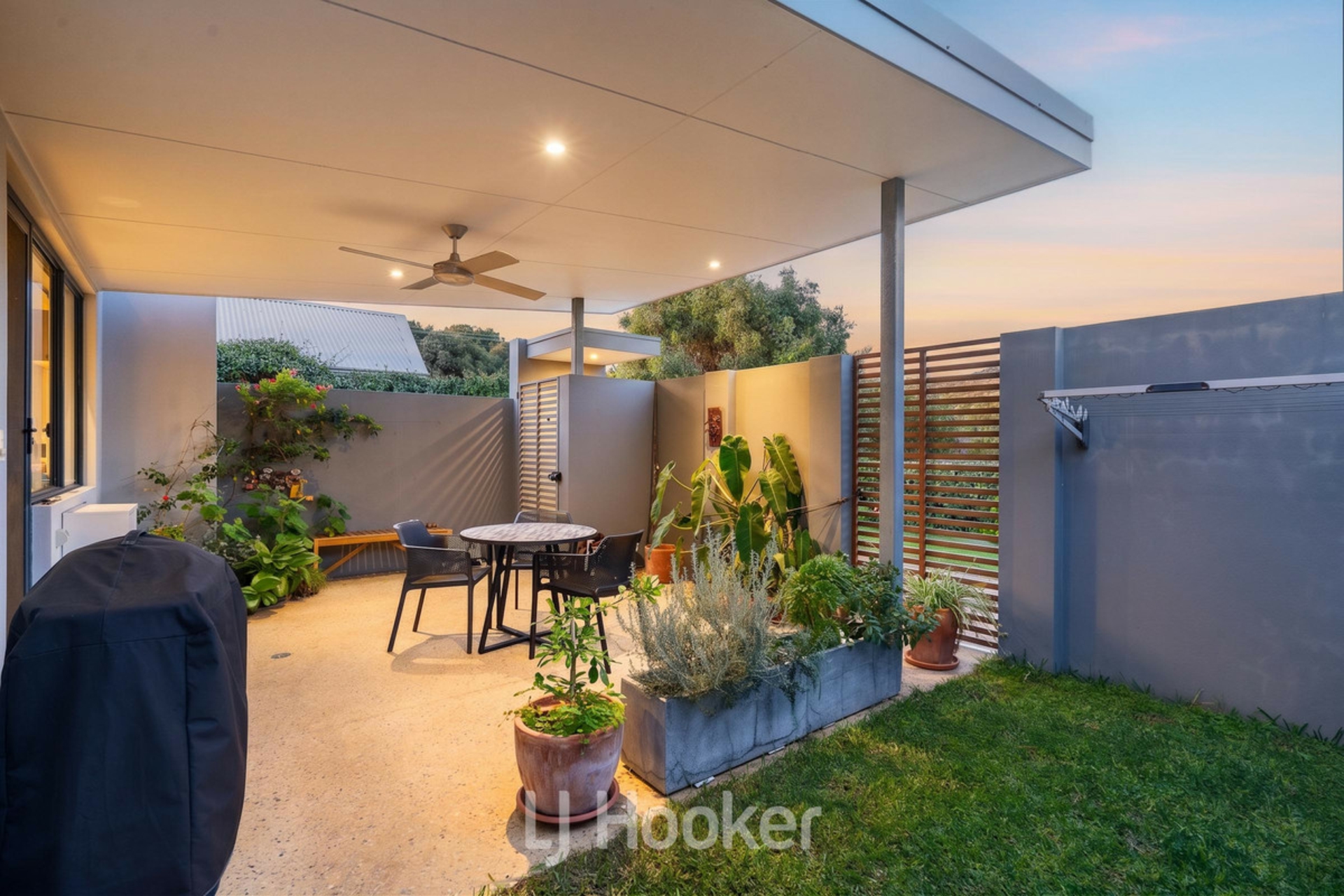 2/22 Valley Road — photo 4 of 27