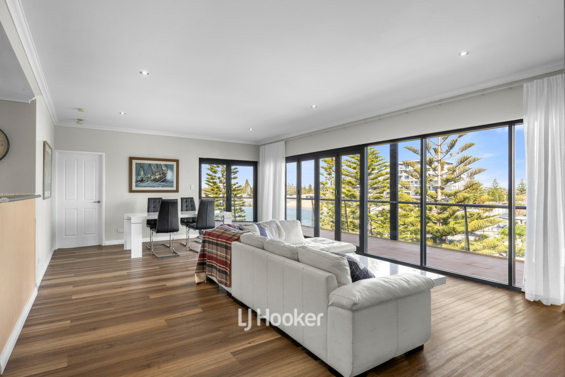 26/23-25 Casuarina Drive — photo 2 of 30