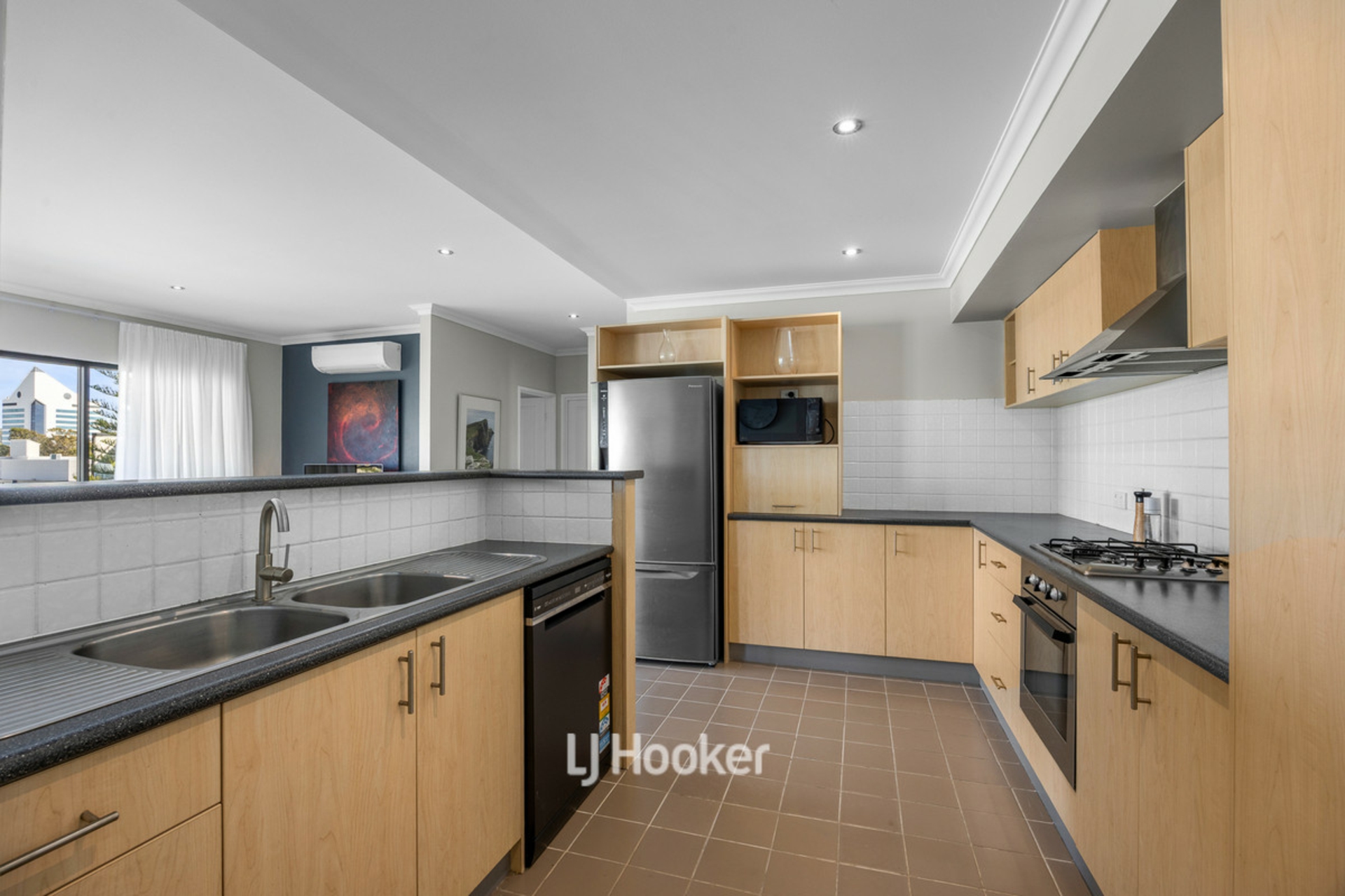26/23-25 Casuarina Drive — photo 8 of 30
