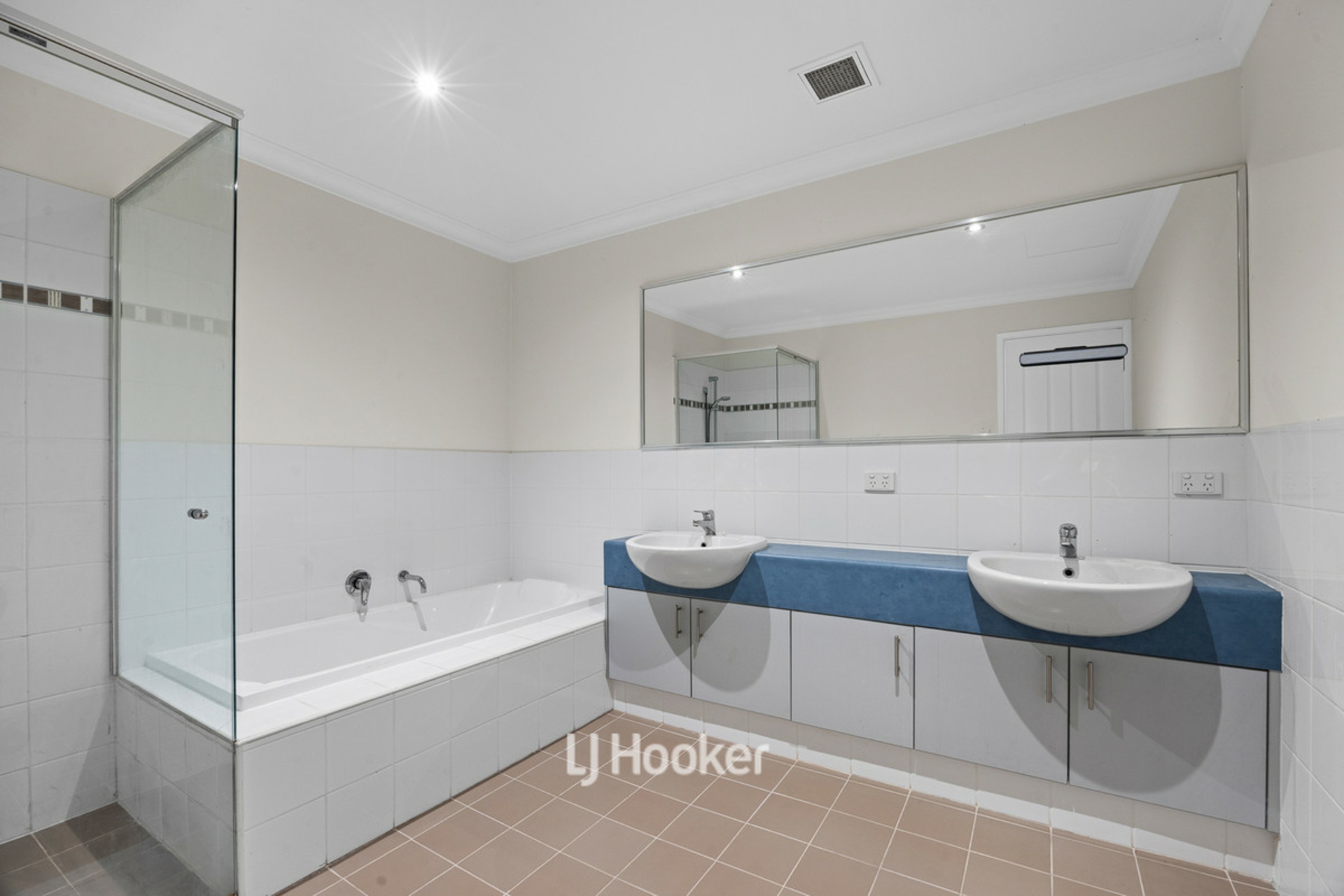 26/23-25 Casuarina Drive — photo 13 of 30