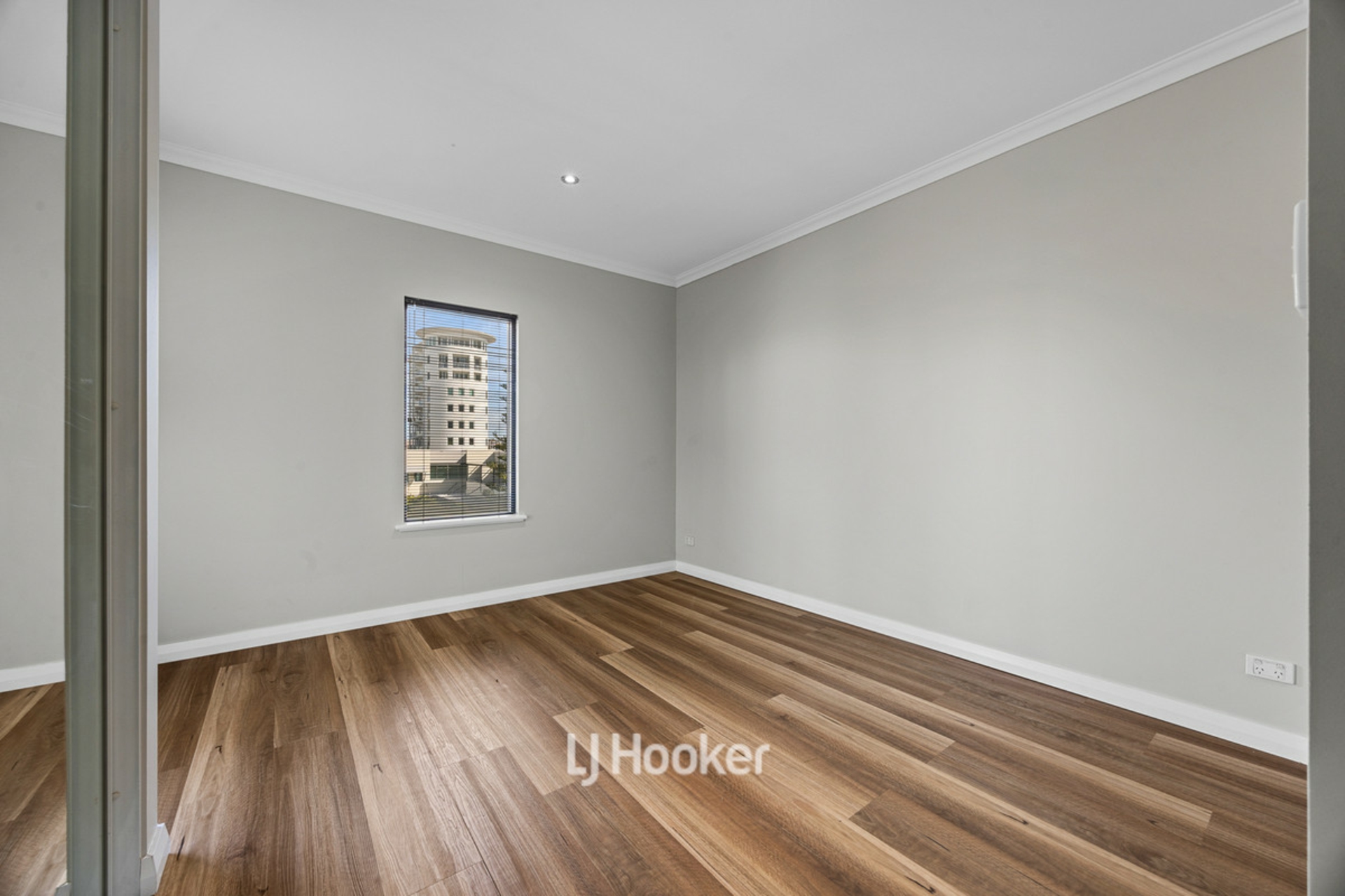 26/23-25 Casuarina Drive — photo 14 of 30