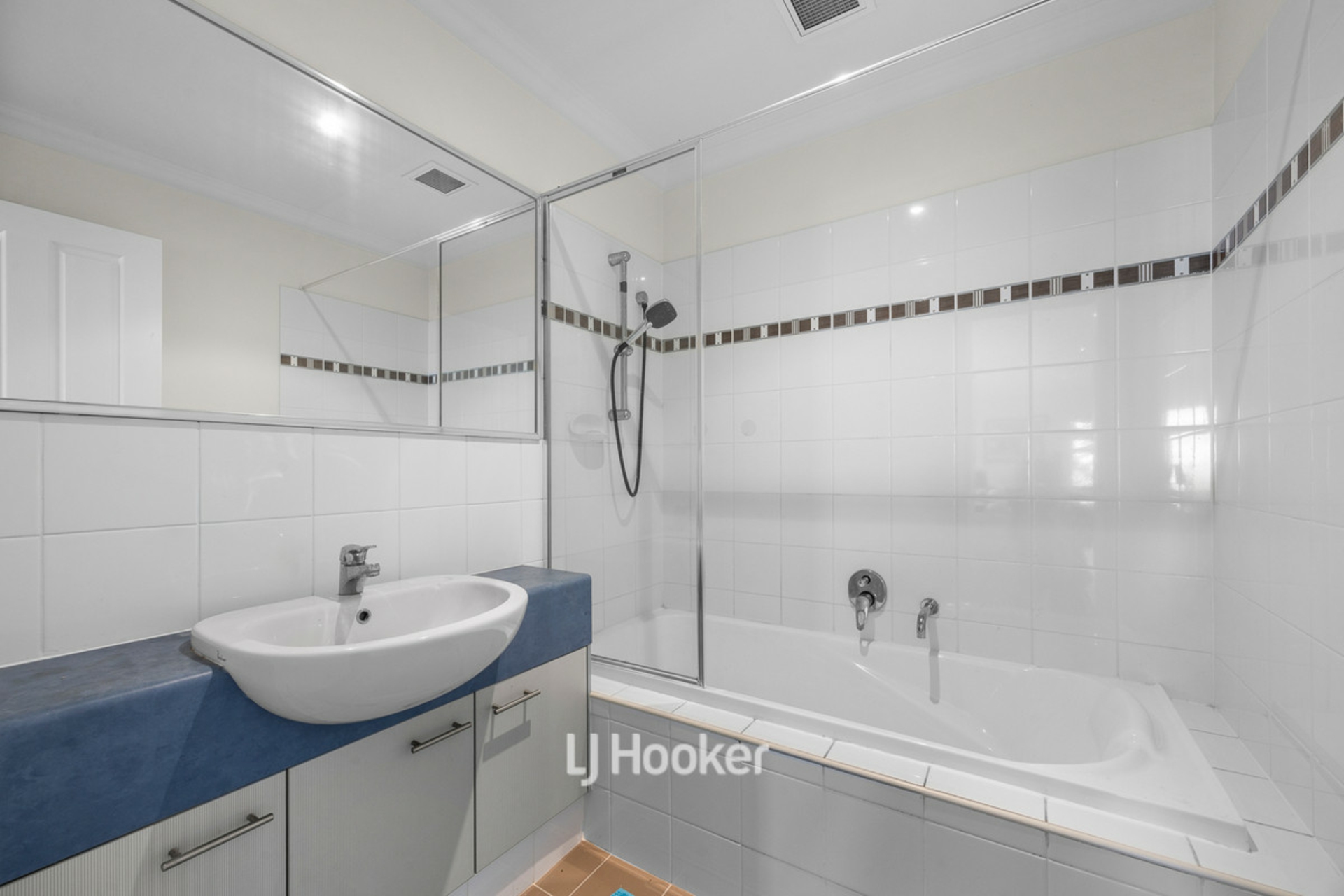 26/23-25 Casuarina Drive — photo 17 of 30