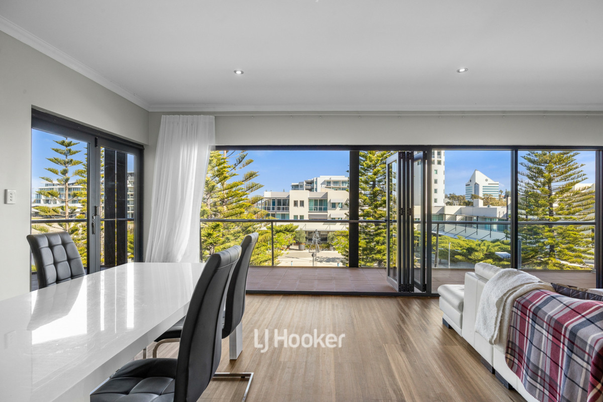 26/23-25 Casuarina Drive — photo 19 of 30