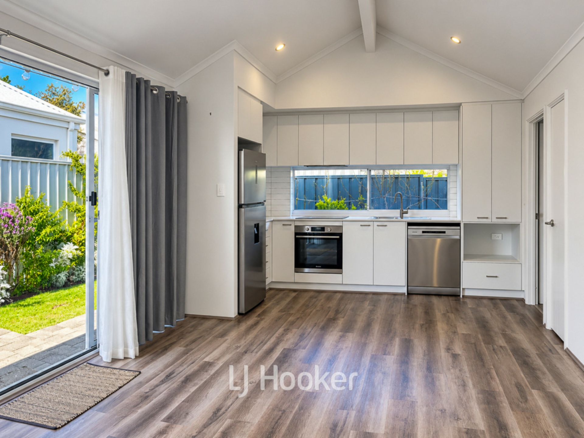 4 Loriini Lane — photo 2 of 8