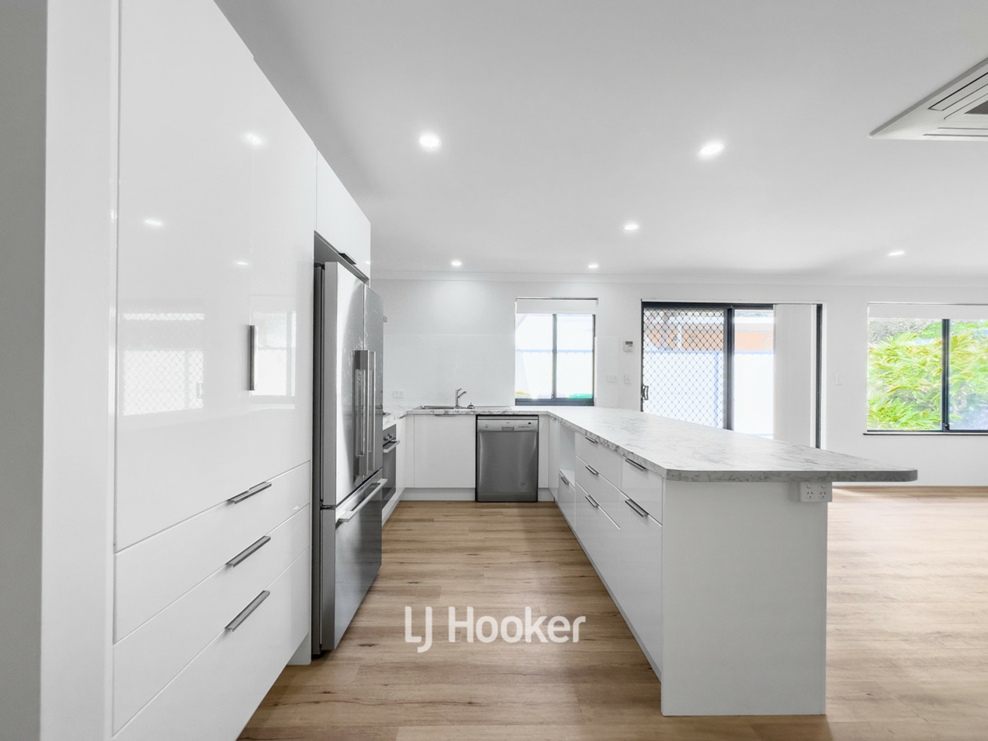 2/65 Clarke Street — photo 3 of 17