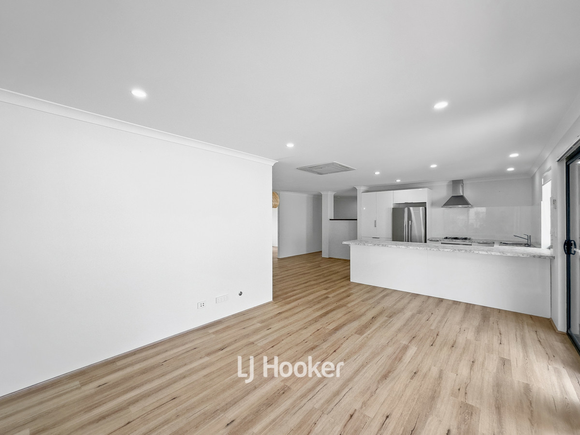 2/65 Clarke Street — photo 4 of 17
