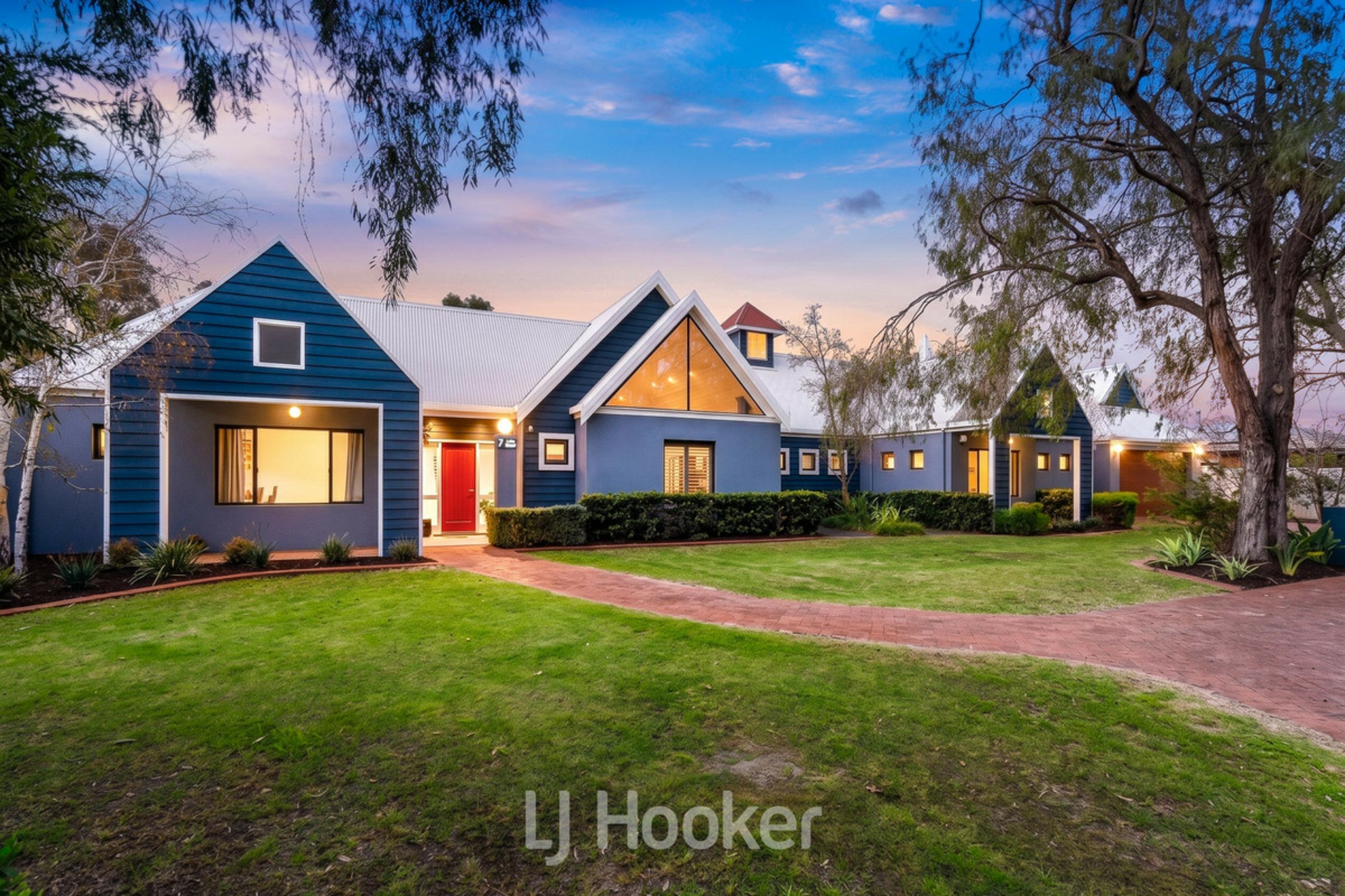 7 Lake Street — photo from LJ Hooker Property South West WA