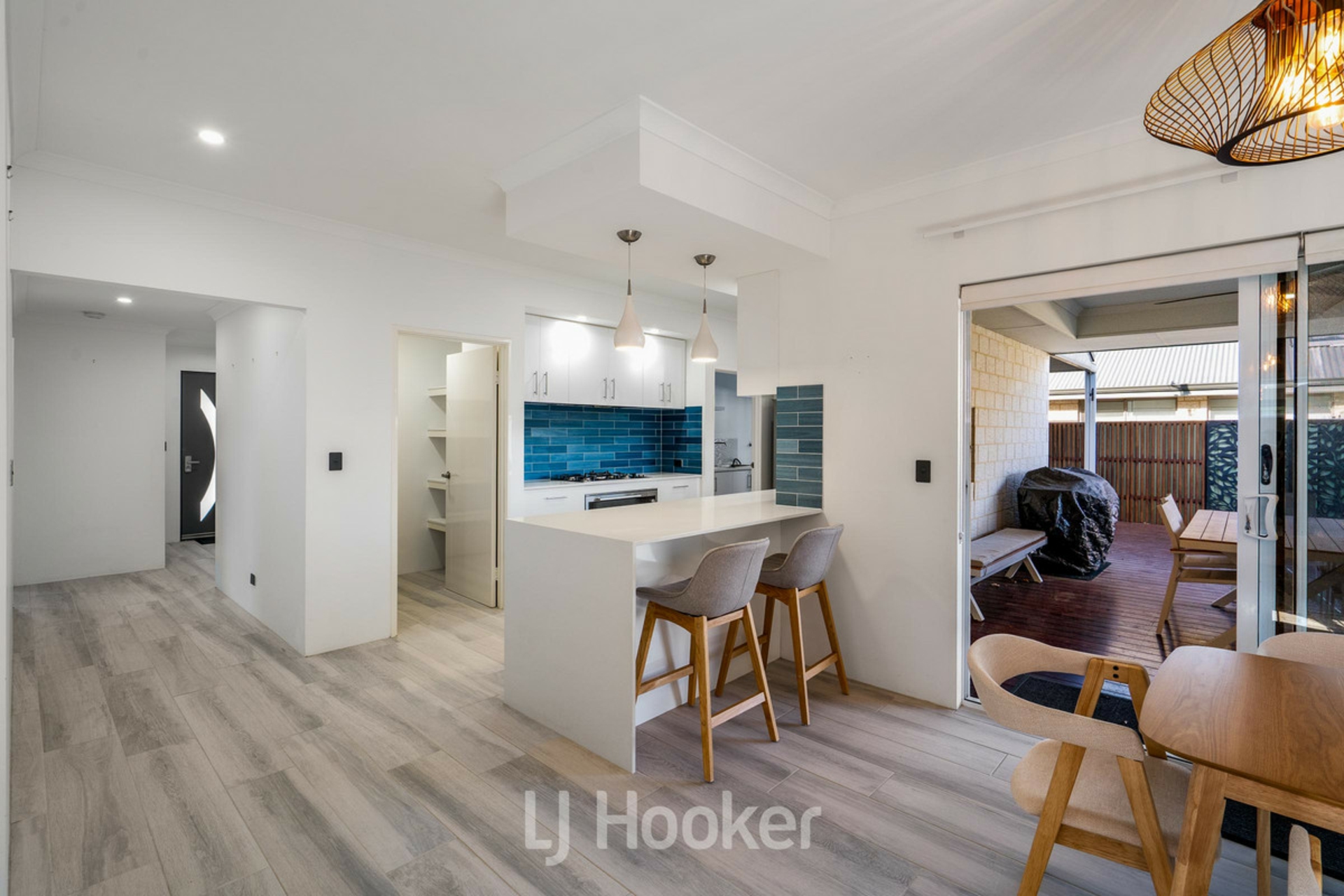 8 Milligan Way — photo 3 of 25