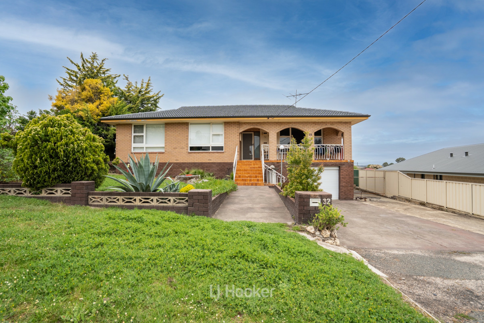 32 Bucktin Street — photo 2 of 16